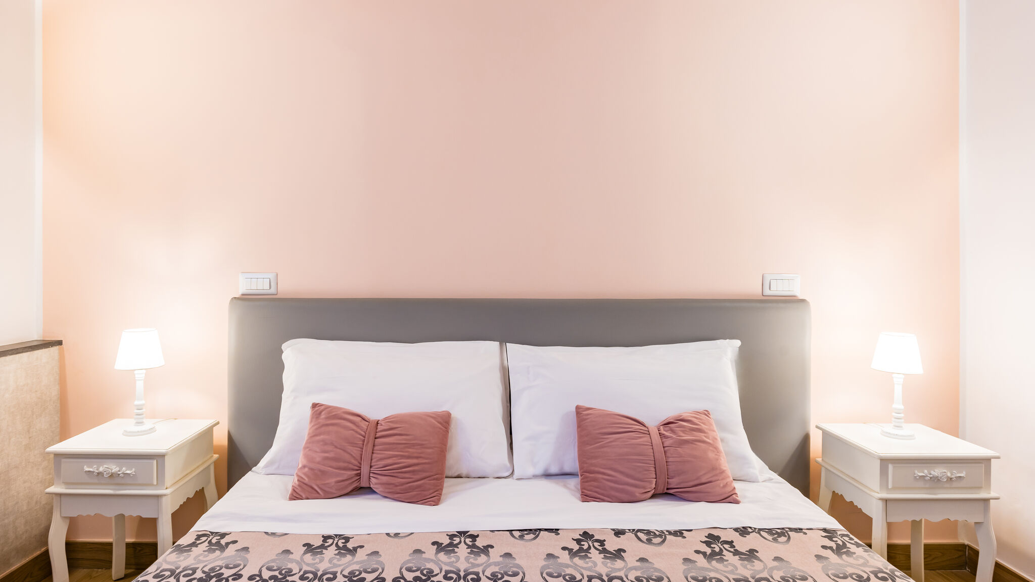 Italianway Napoli Residenza Matilde - Camera 4 "Rosa Antico"