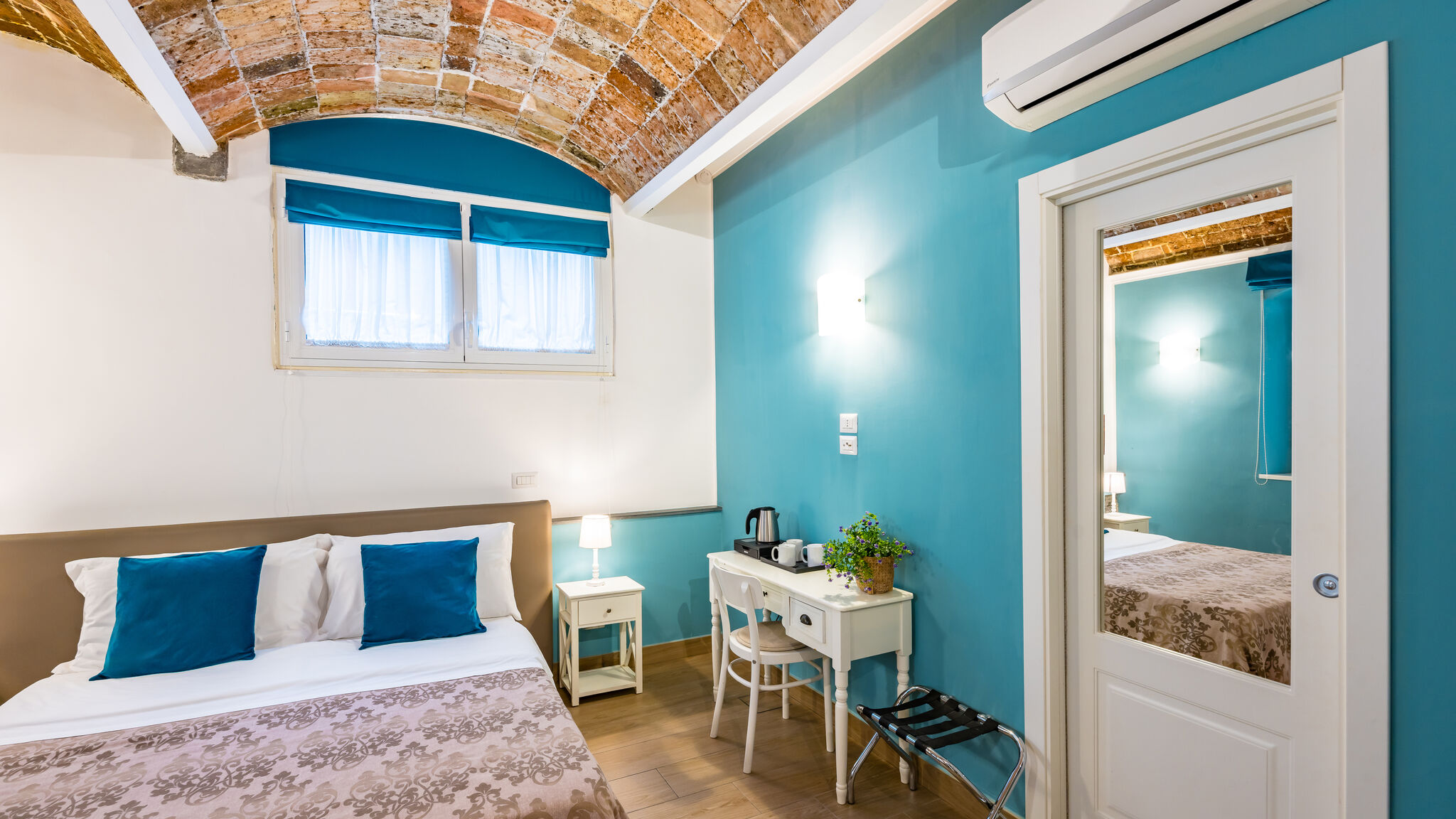 Italianway Napoli Residenza Matilde - Camera 5 "Verde Sirena"