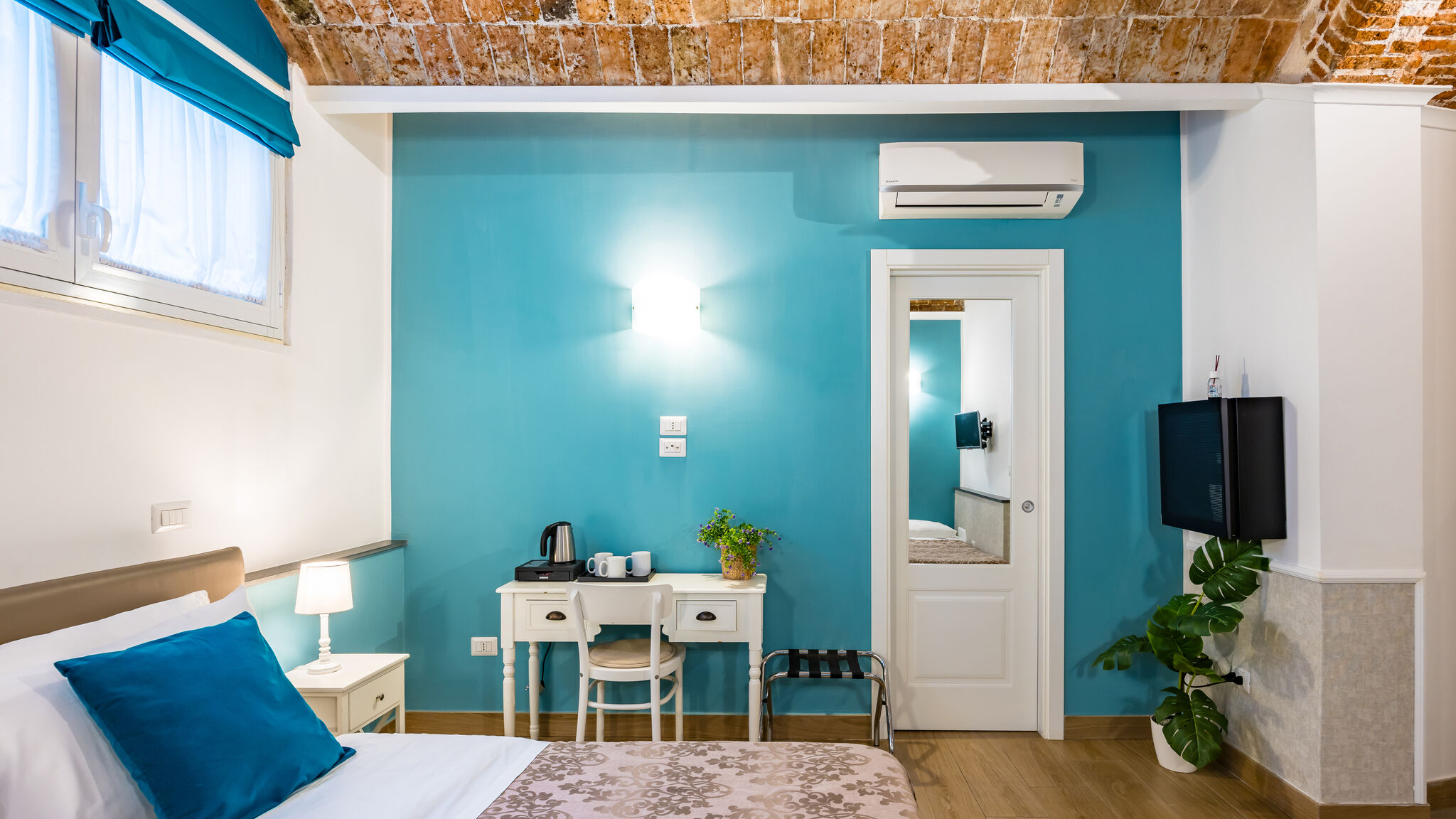 Italianway Napoli Residenza Matilde - Camera 5 "Verde Sirena"