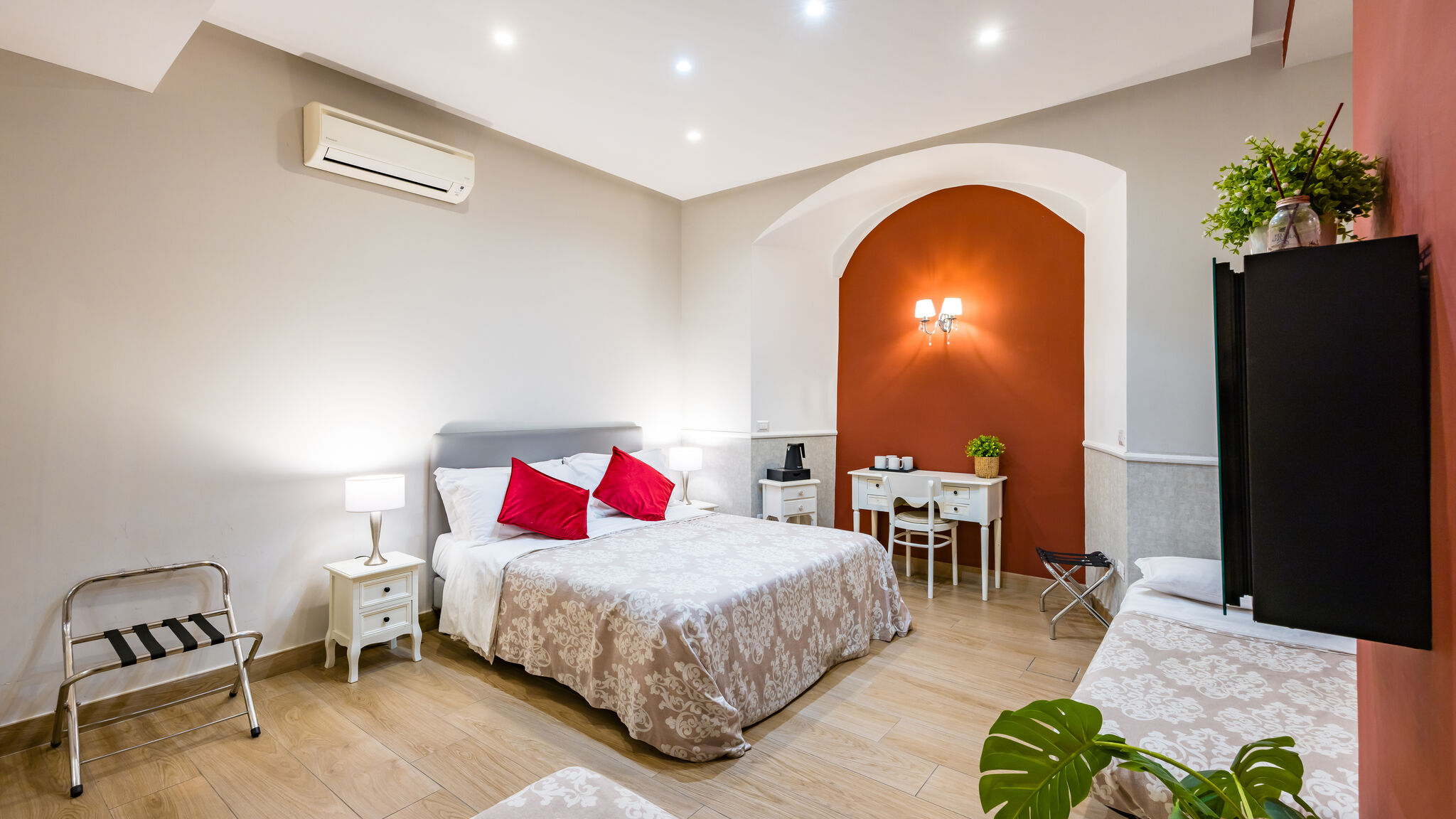 Italianway Napoli Residenza Matilde - Camera 6 "Rosso Lava"