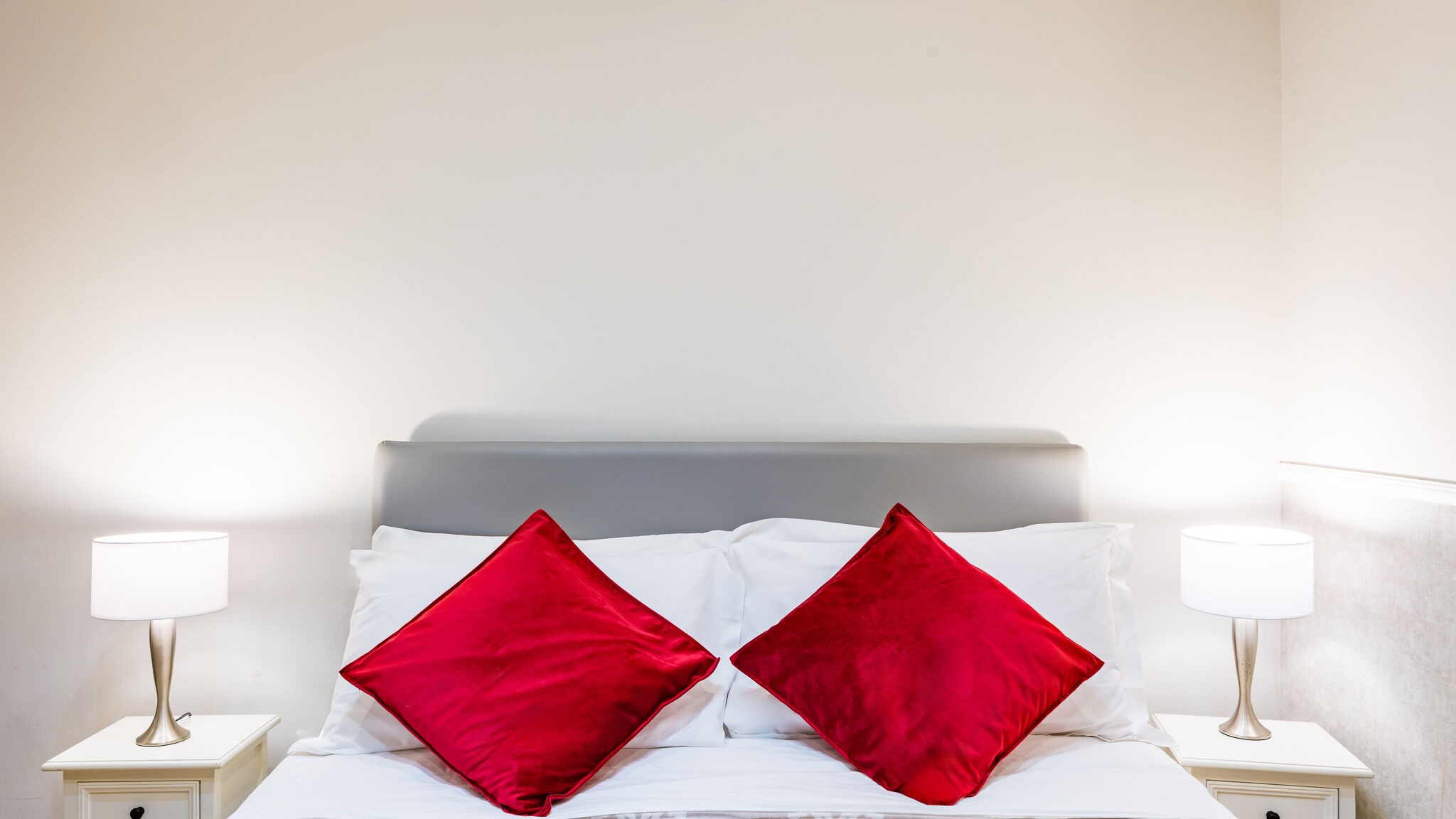 Italianway Napoli Residenza Matilde - Camera 6 "Rosso Lava"