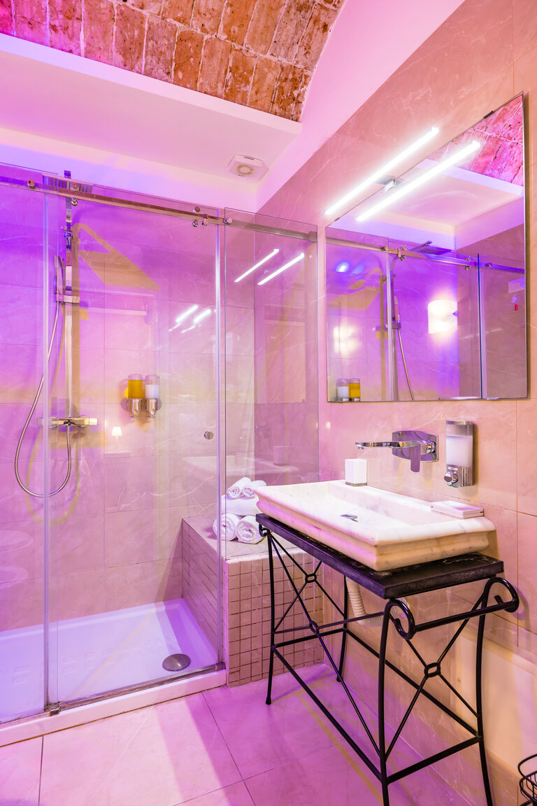 Italianway Napoli Residenza Matilde - Camera 4 "Rosa Antico"