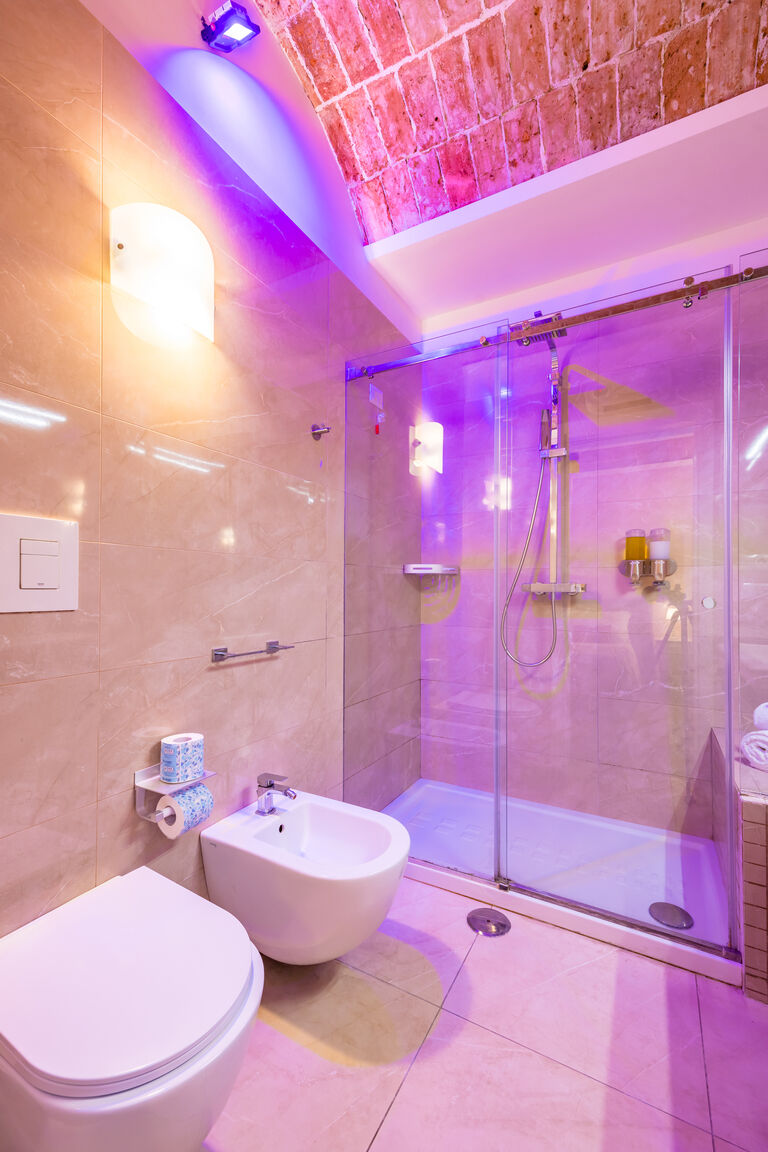 Italianway Napoli Residenza Matilde - Camera 4 "Rosa Antico"