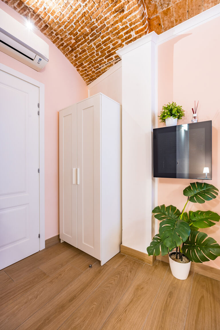 Italianway Napoli Residenza Matilde - Camera 4 "Rosa Antico"