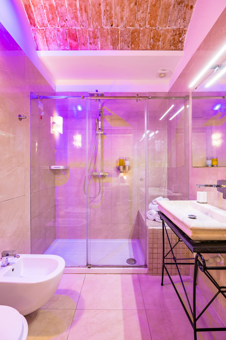 Italianway Napoli Residenza Matilde - Camera 4 "Rosa Antico"