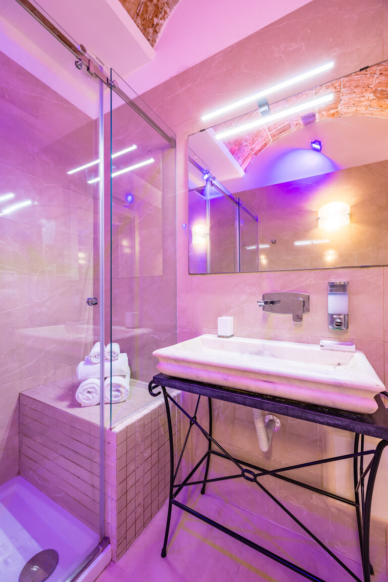 Italianway Napoli Residenza Matilde - Camera 4 "Rosa Antico"