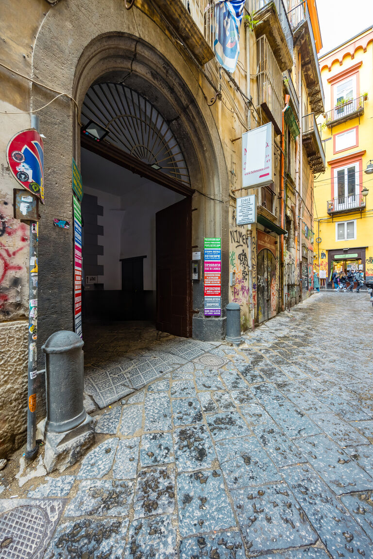 Italianway Napoli Residenza Matilde - Camera 6 "Rosso Lava"