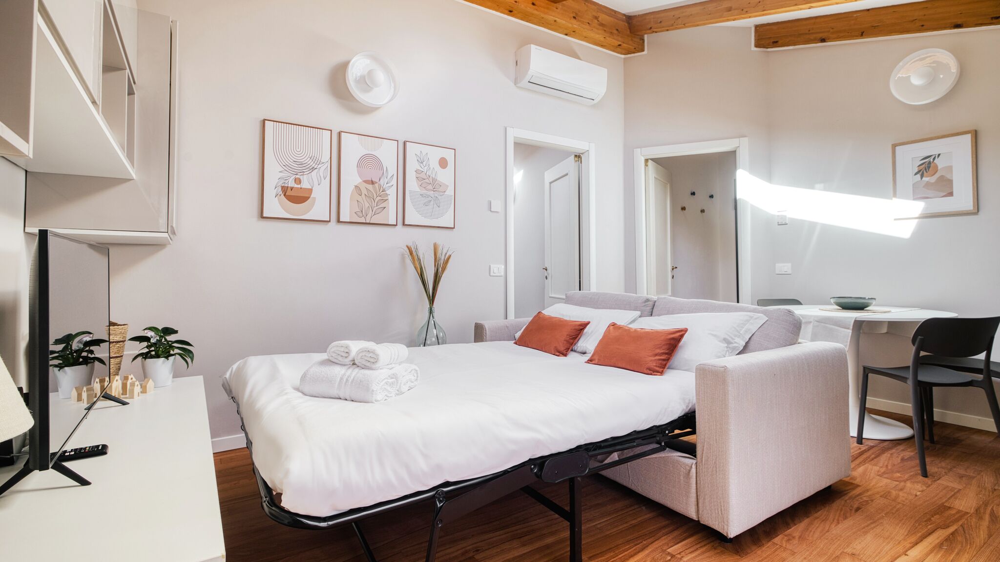 Italianway Milano Pezzotti 12 design apt in the city center