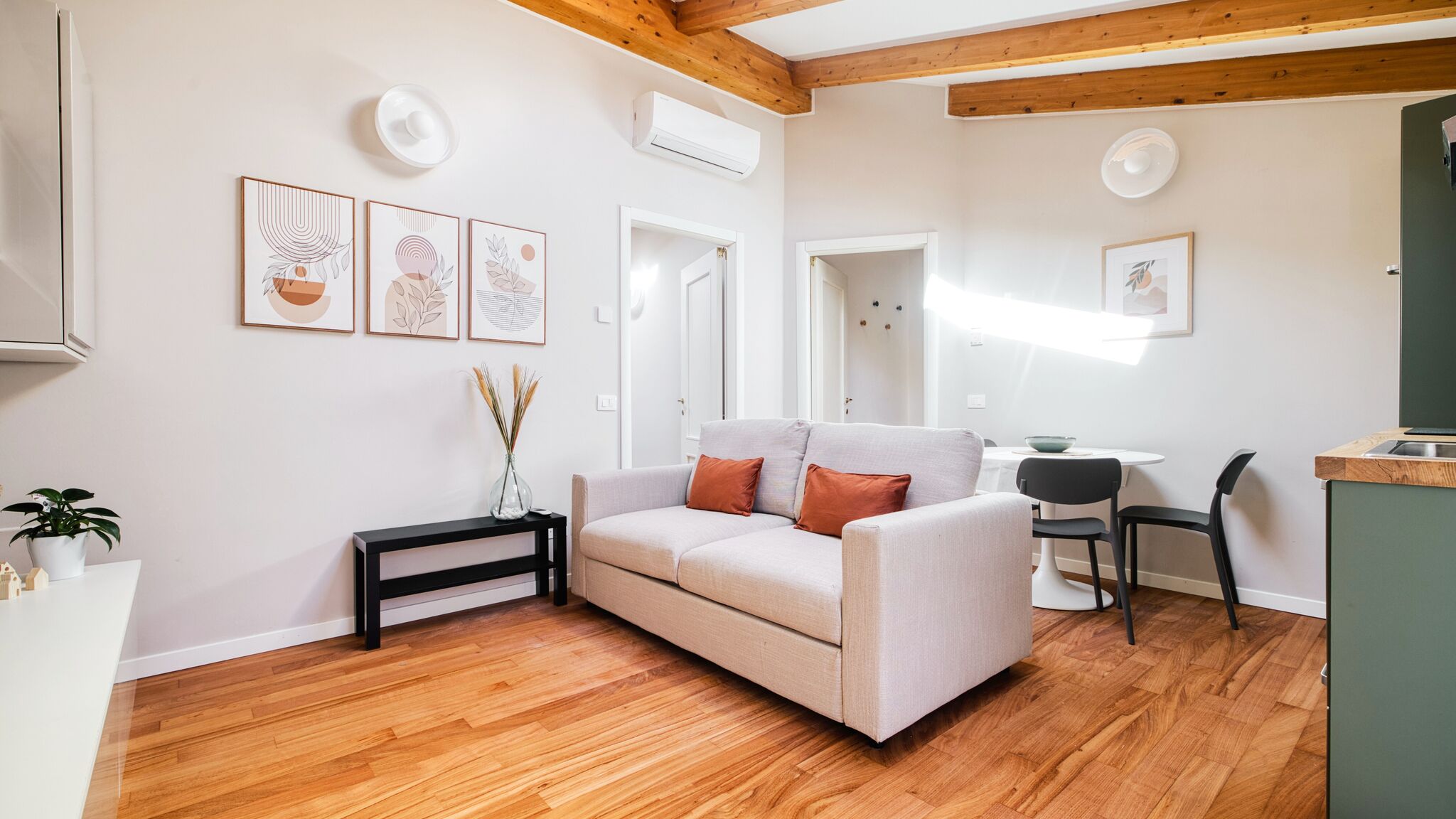 Italianway Milano Pezzotti 12 design apt in the city center