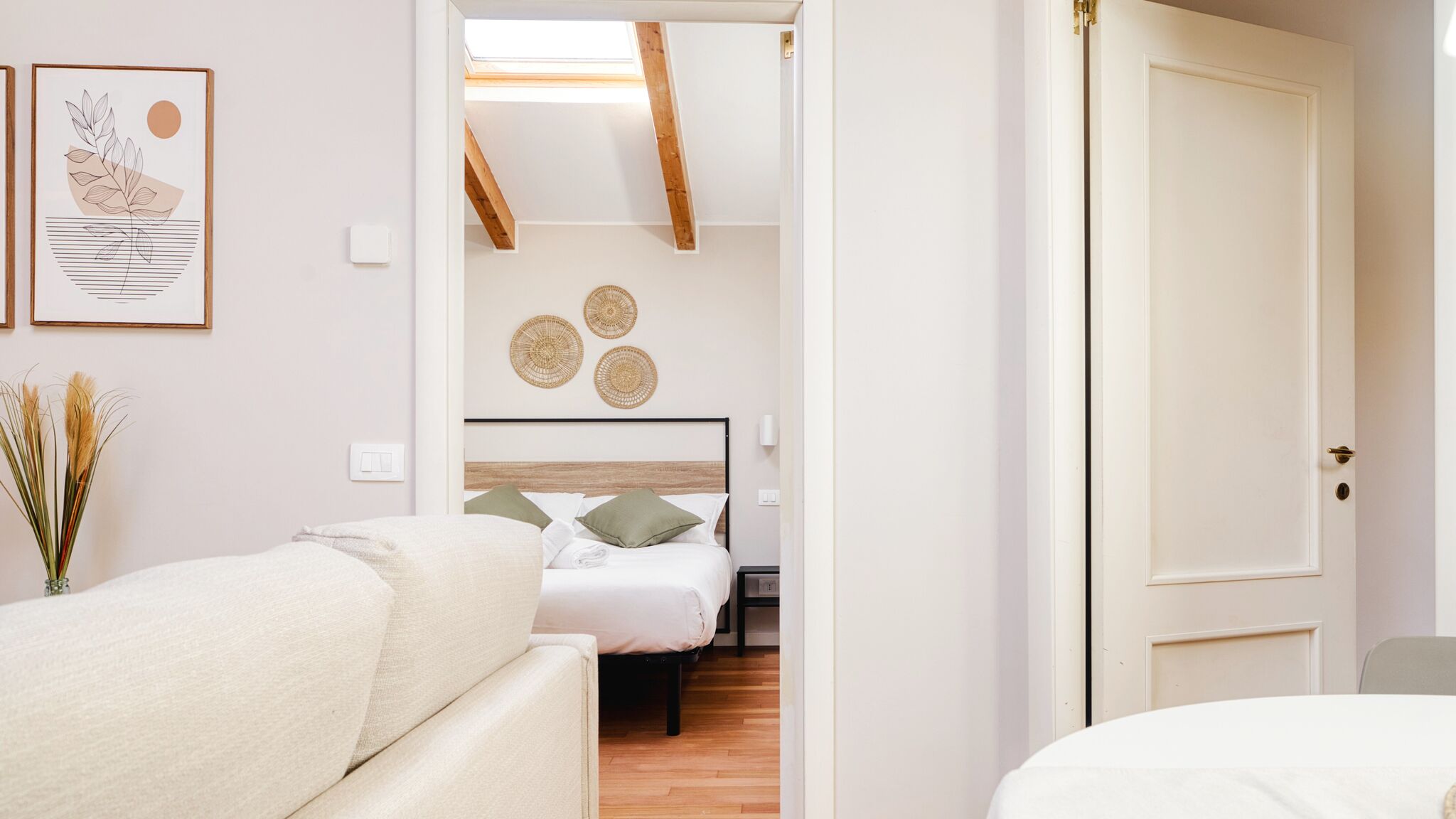 Italianway Milano Pezzotti 12 design apt in the city center