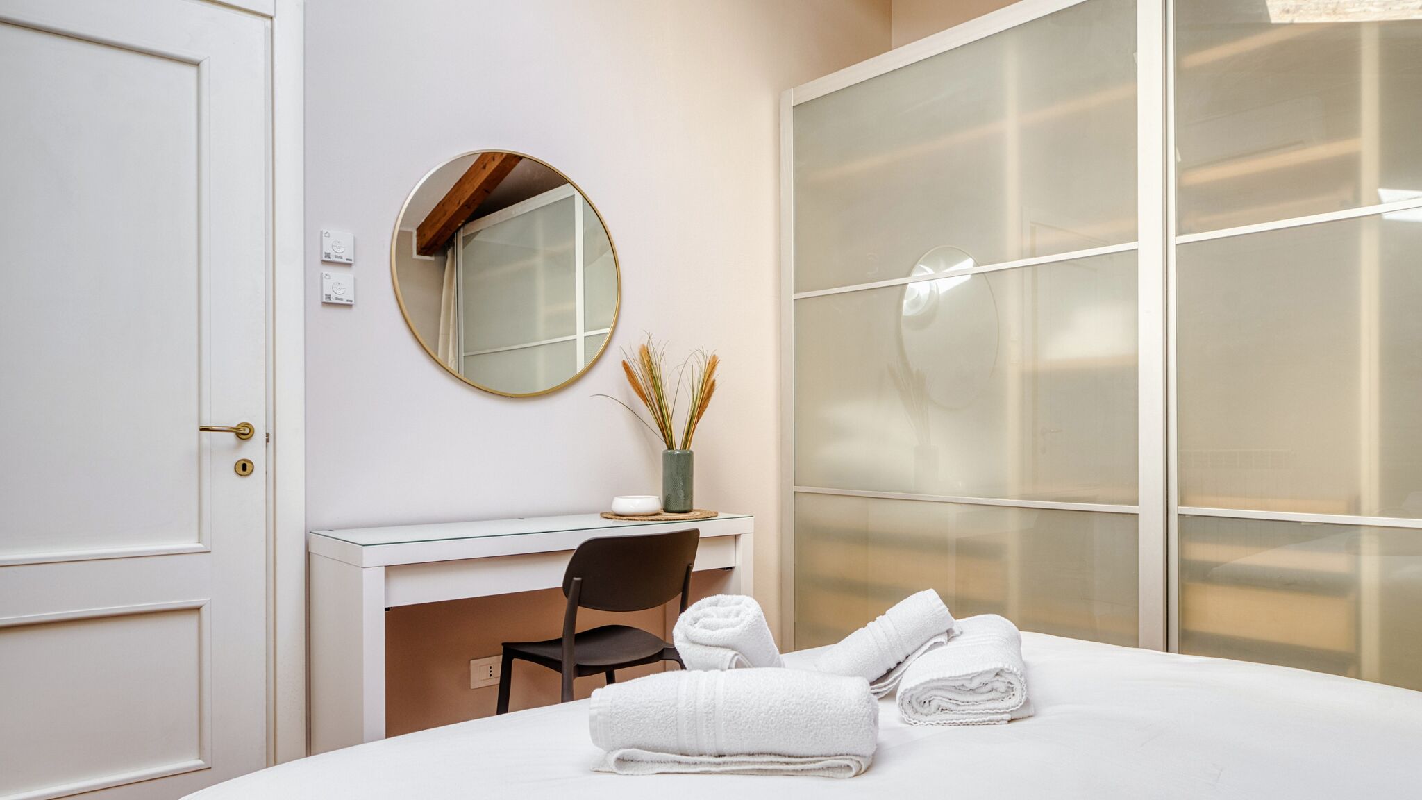 Italianway Milano Pezzotti 12 design apt in the city center