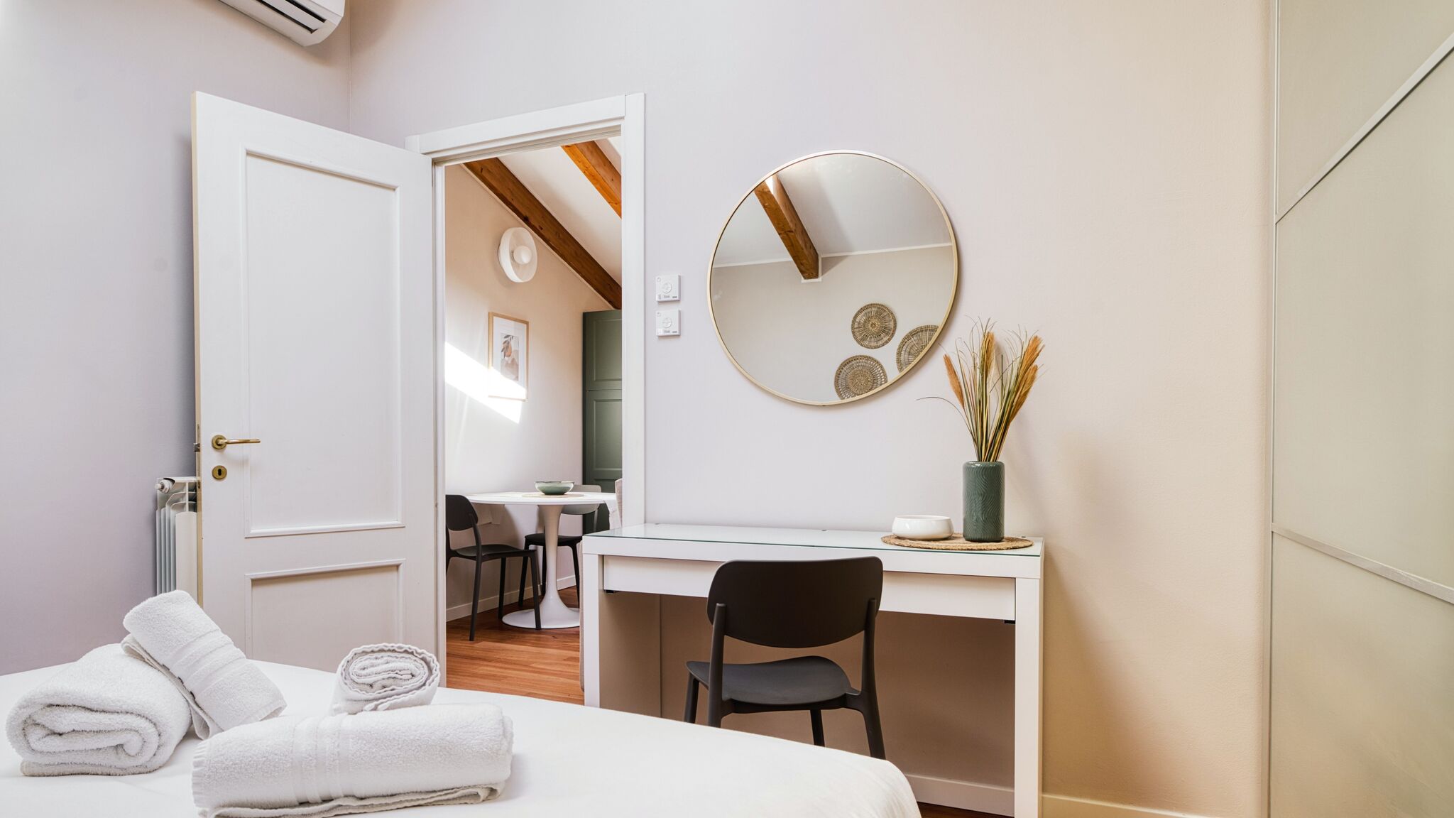 Italianway Milano Pezzotti 12 design apt in the city center