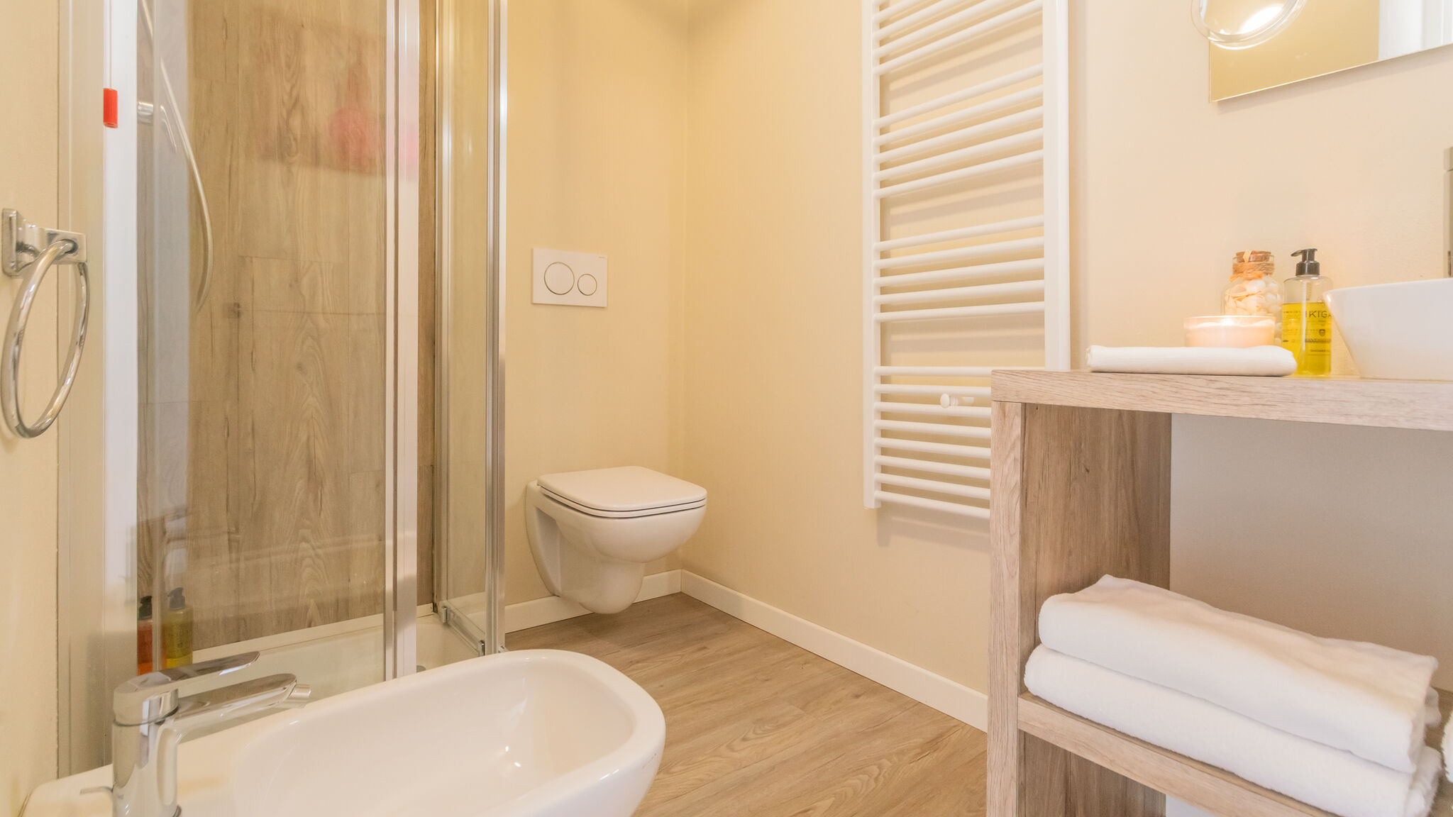 Italianway Como Romantic Escape city centre with Jacuzzi & Parking