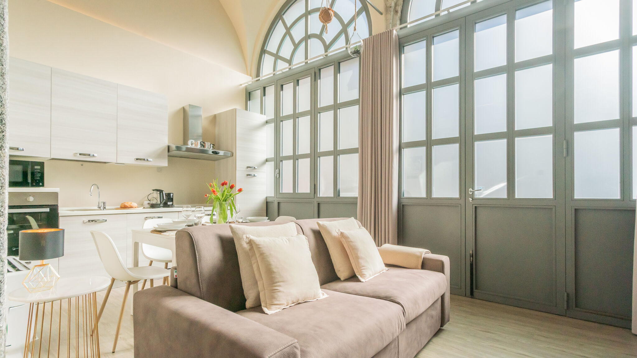 Italianway Como Romantic Escape city centre with Jacuzzi & Parking