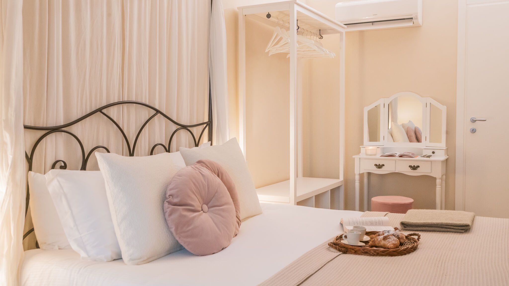 Italianway Como Romantic Escape city centre with Jacuzzi & Parking