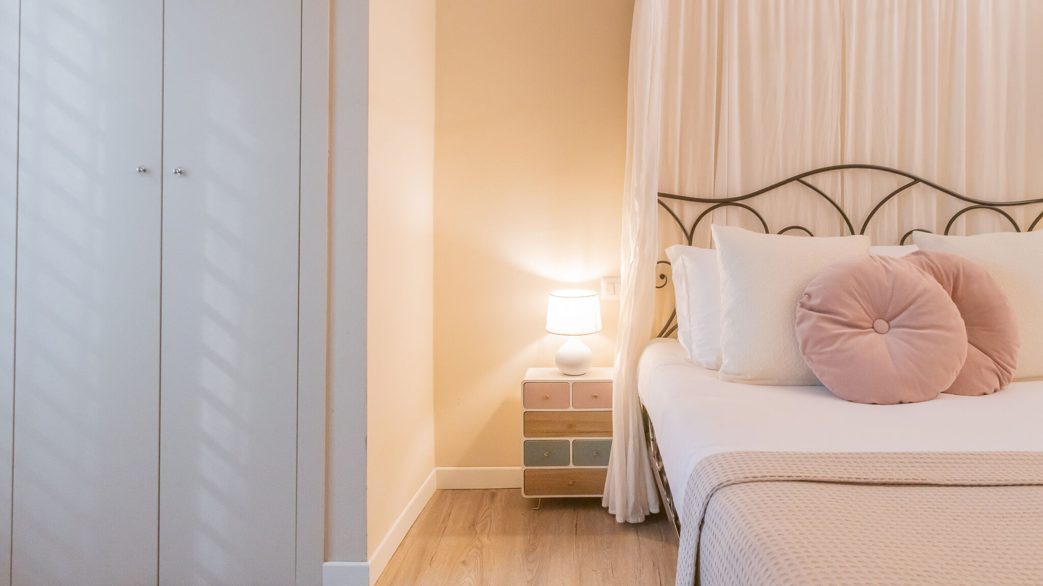 Italianway Como Romantic Escape city centre with Jacuzzi & Parking