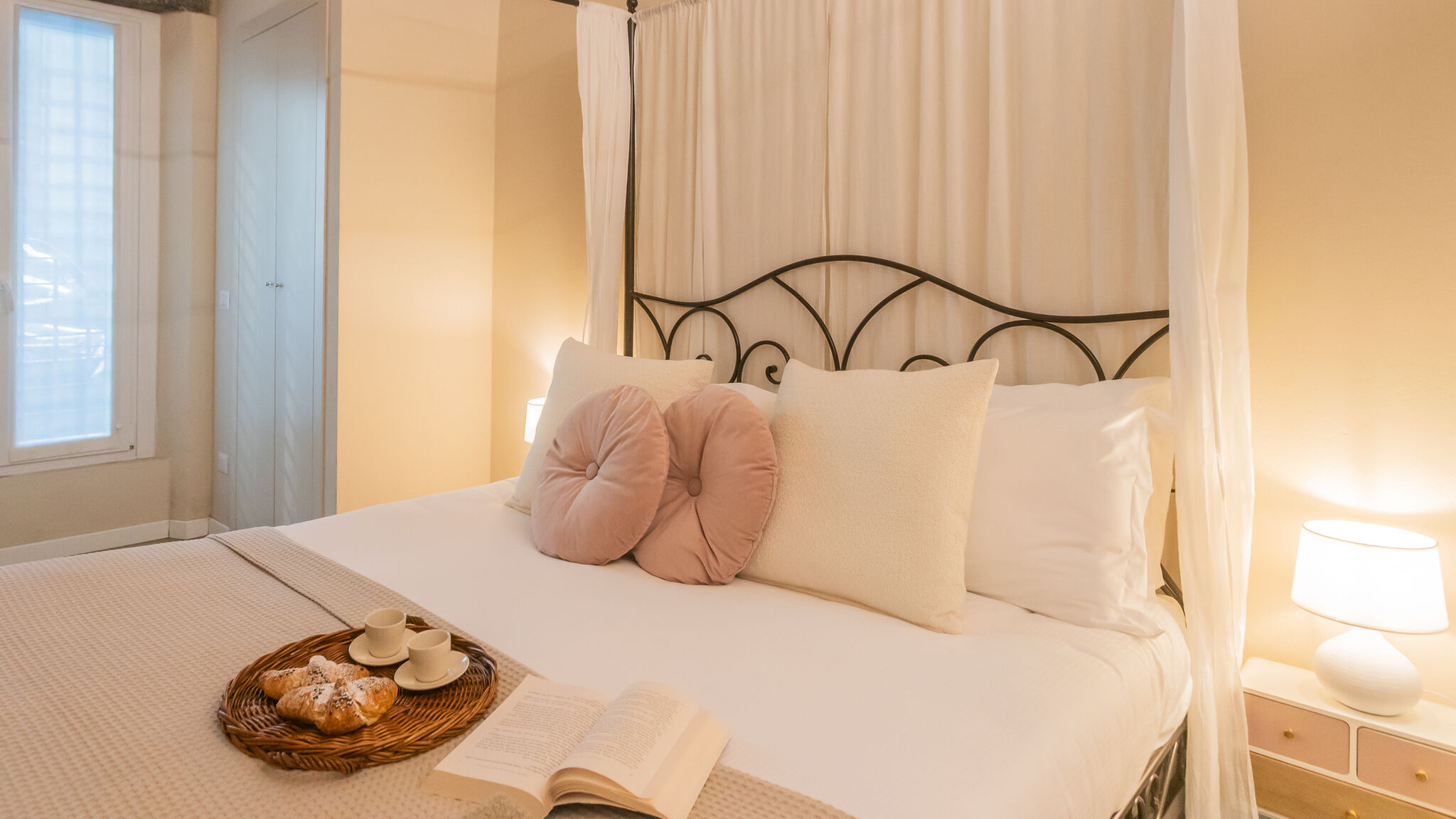 Italianway Como Romantic Escape city centre with Jacuzzi & Parking