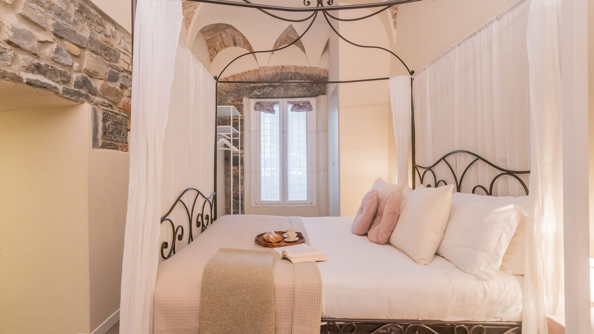 Italianway Como Romantic Escape city centre with Jacuzzi & Parking