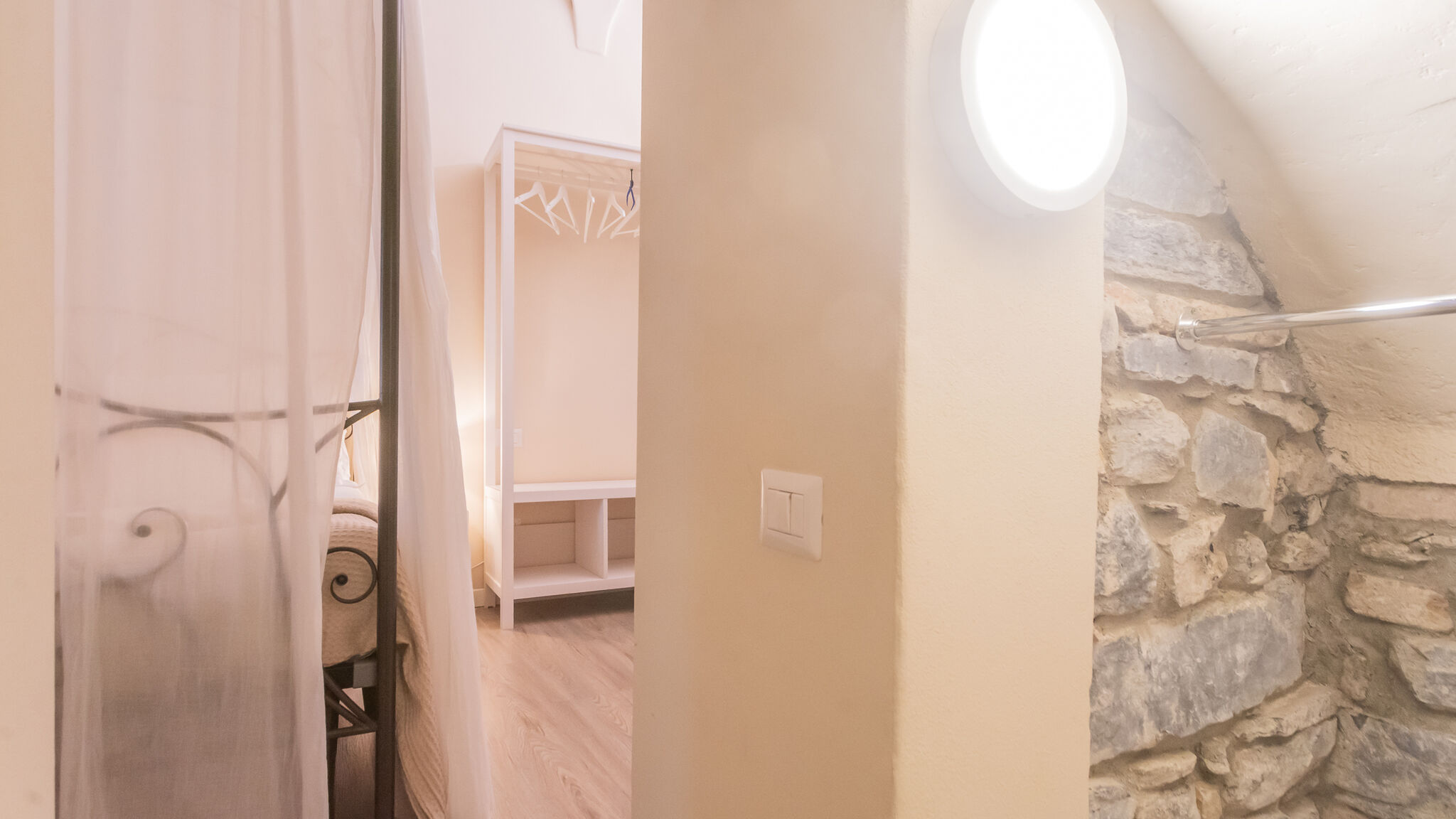 Italianway Como Romantic Escape city centre with Jacuzzi & Parking