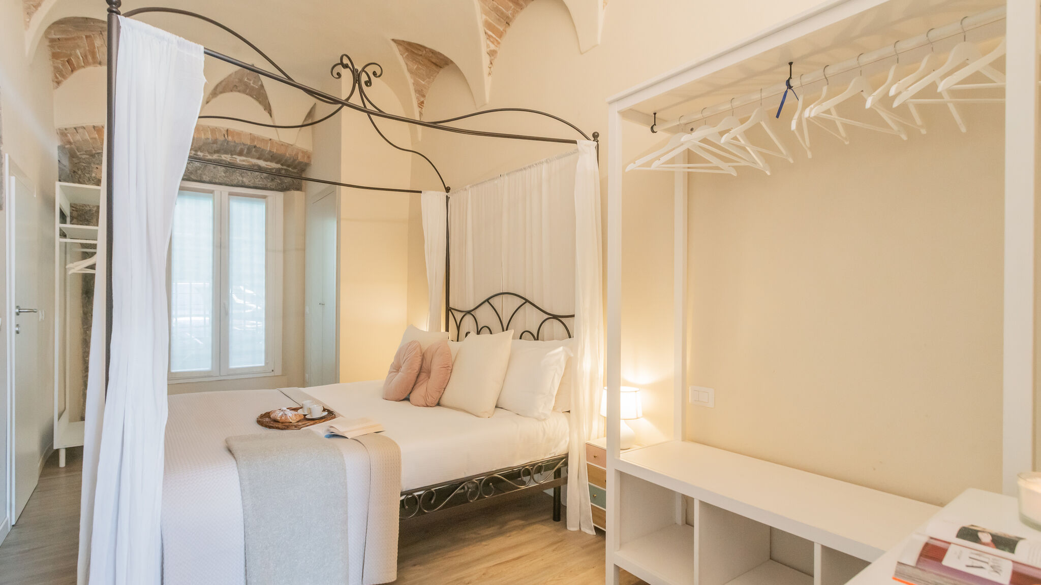 Italianway Como Romantic Escape city centre with Jacuzzi & Parking