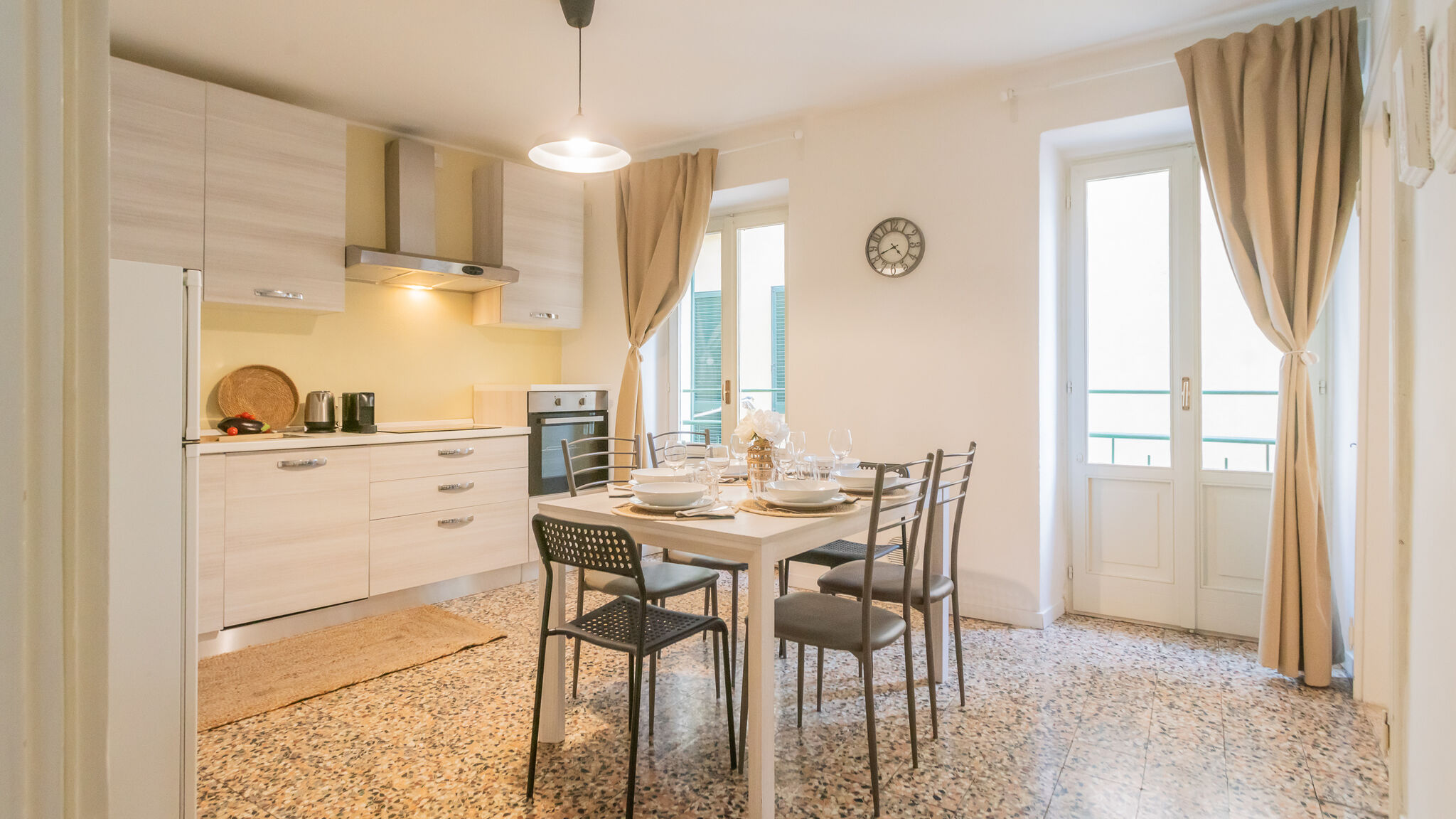 Italianway Torno La Finestra Sul Molo