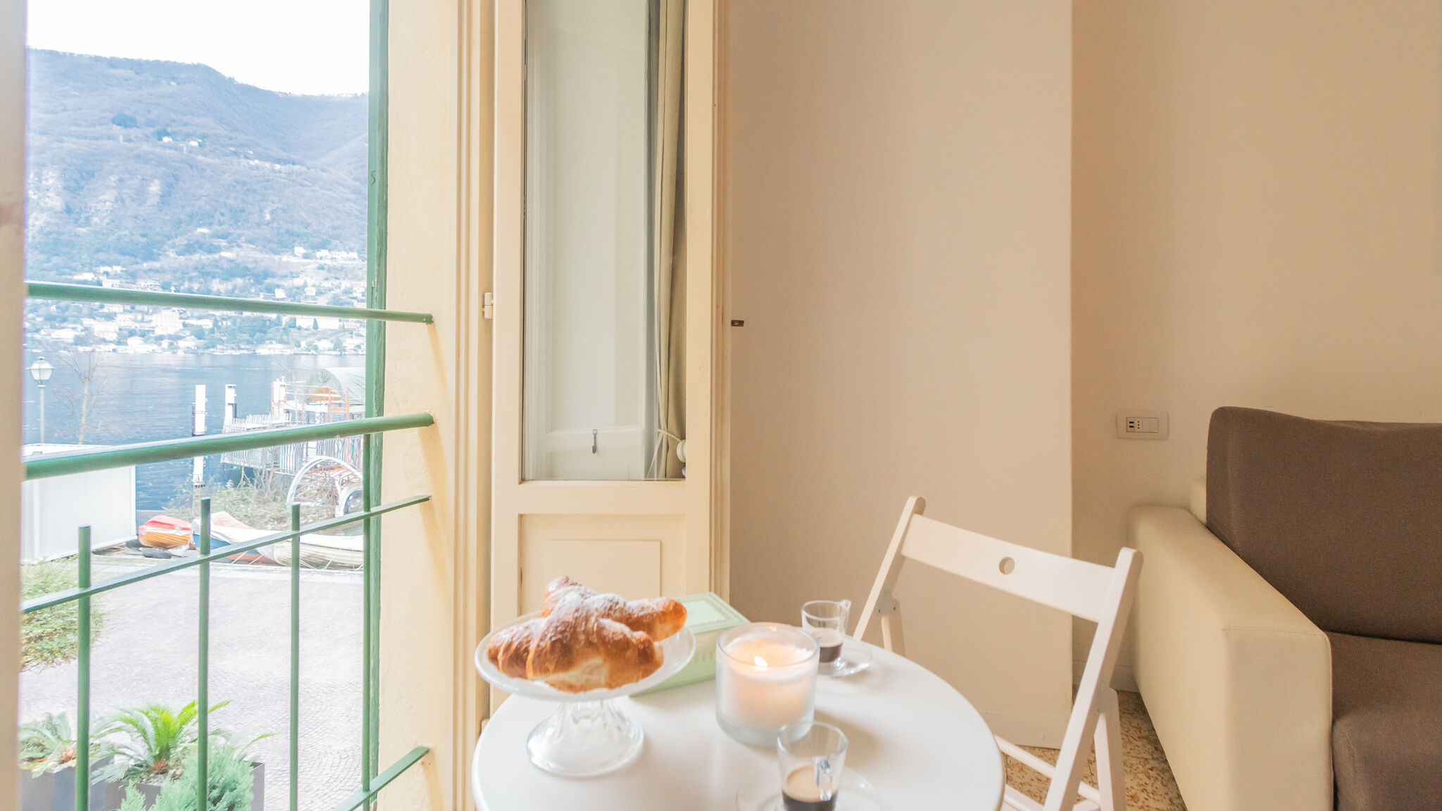 Italianway Torno La Finestra Sul Molo