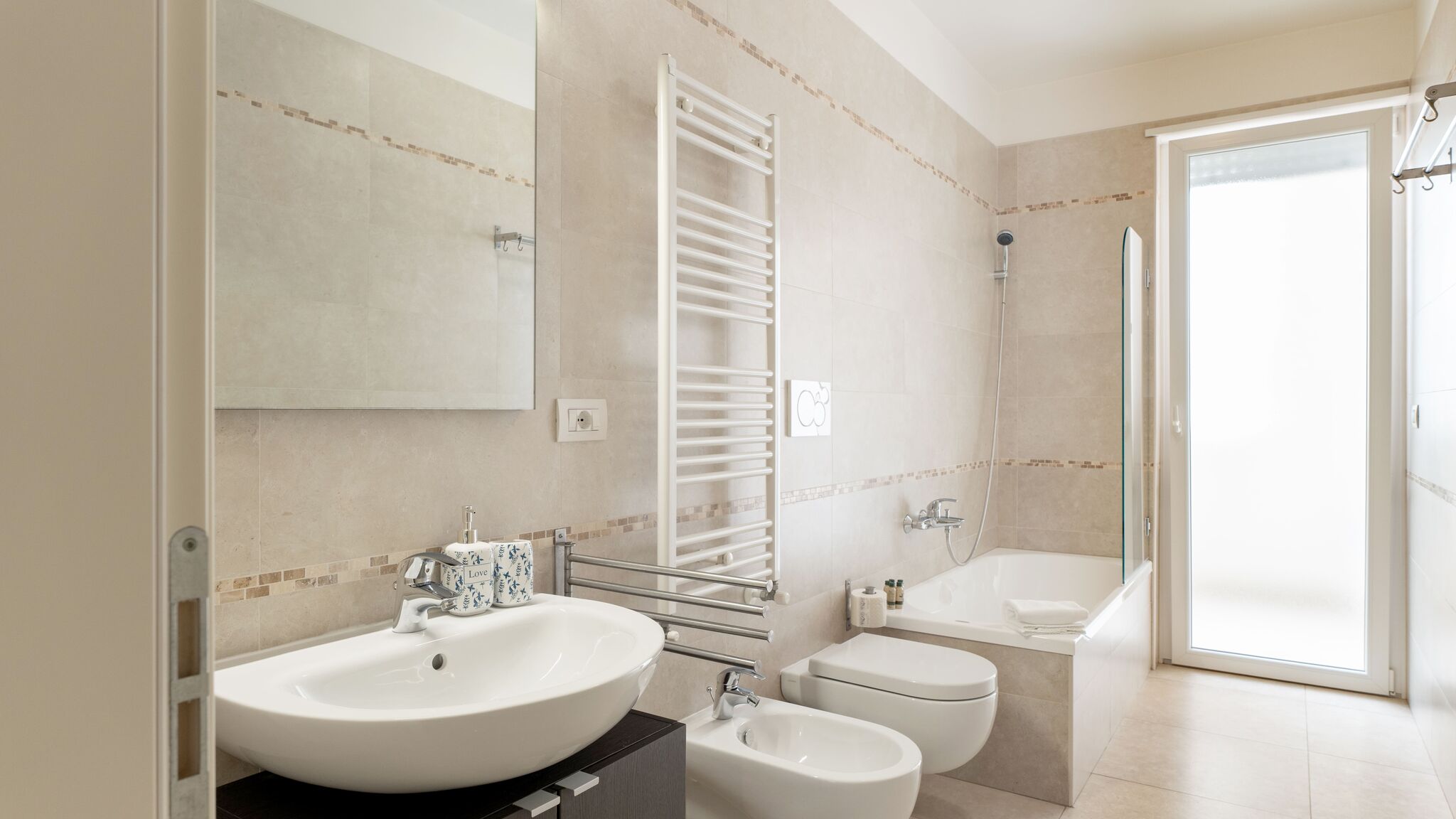 MONHOLIDAY - ospitalità e servizi per il turismo Monopoli Alba di mare by Monholiday