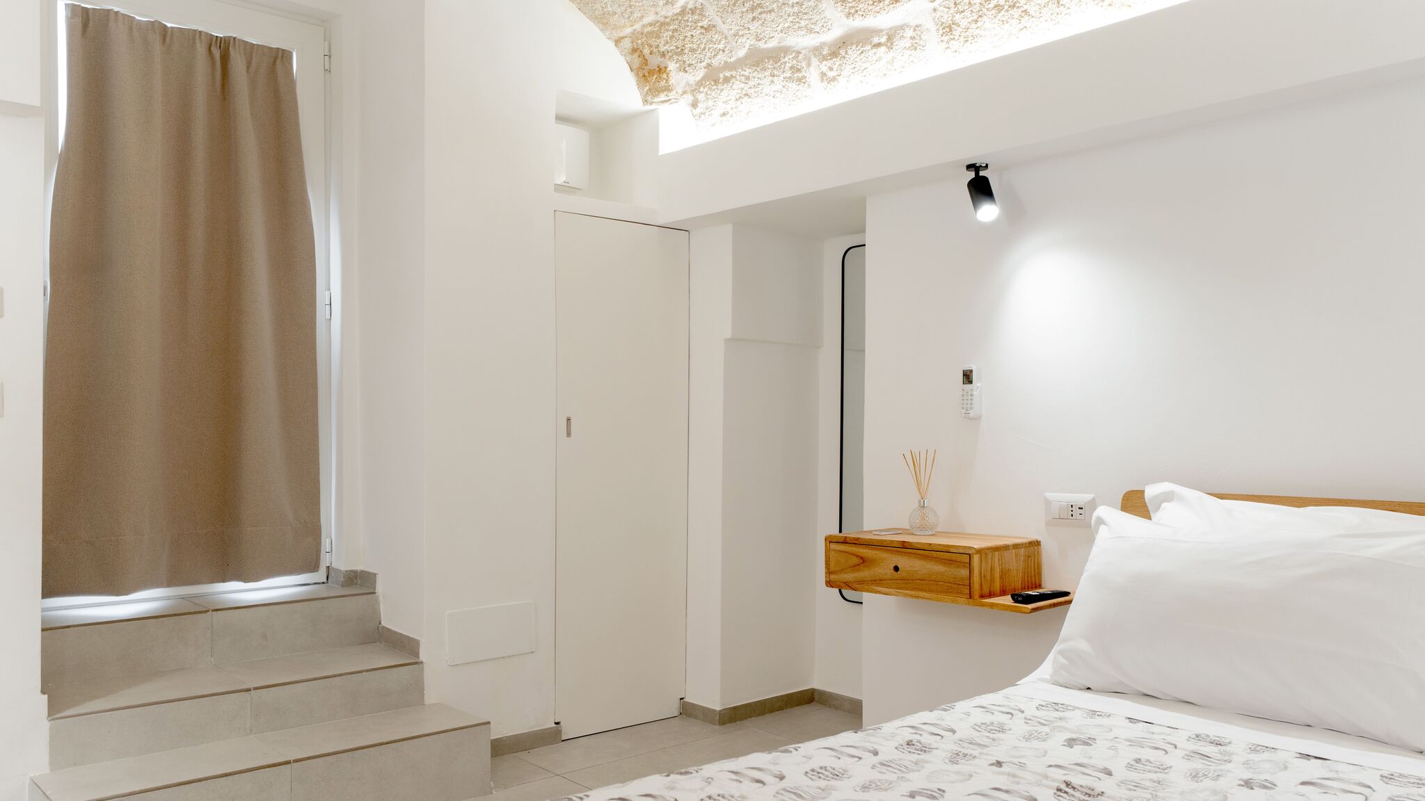 MONHOLIDAY - ospitalità e servizi per il turismo Monopoli Vico Mimì by MONHOLIDAY