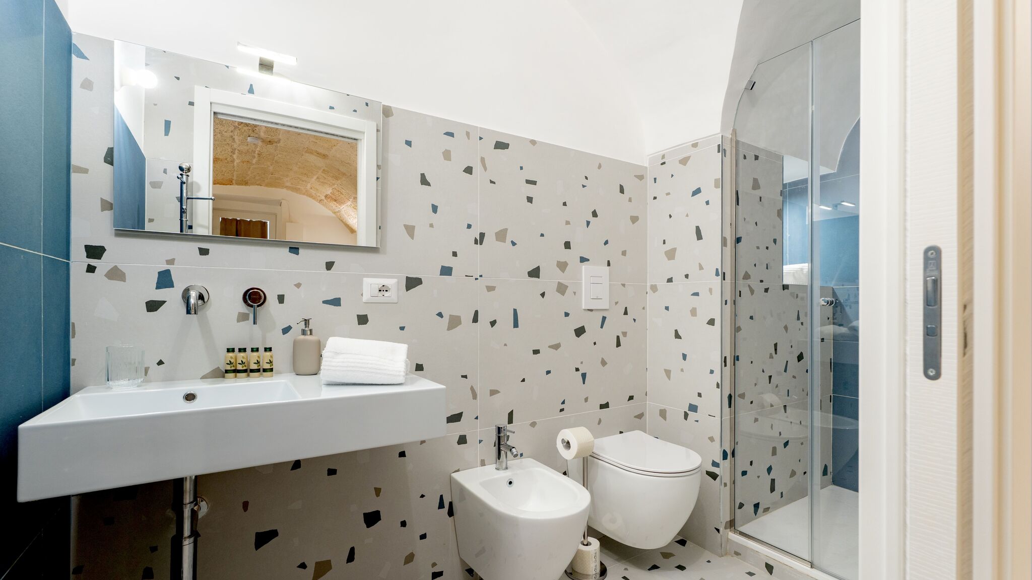 MONHOLIDAY - ospitalità e servizi per il turismo Monopoli Vico Mimì by MONHOLIDAY