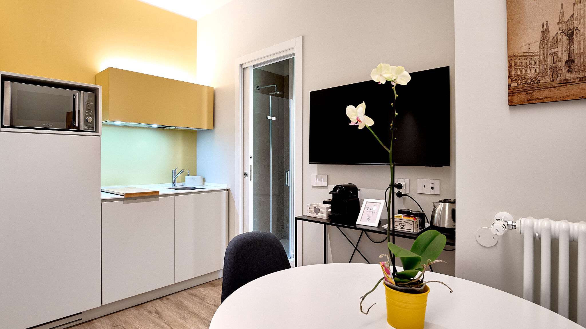 Italianway Milano Yellow Donatello Charming suite by Hospity