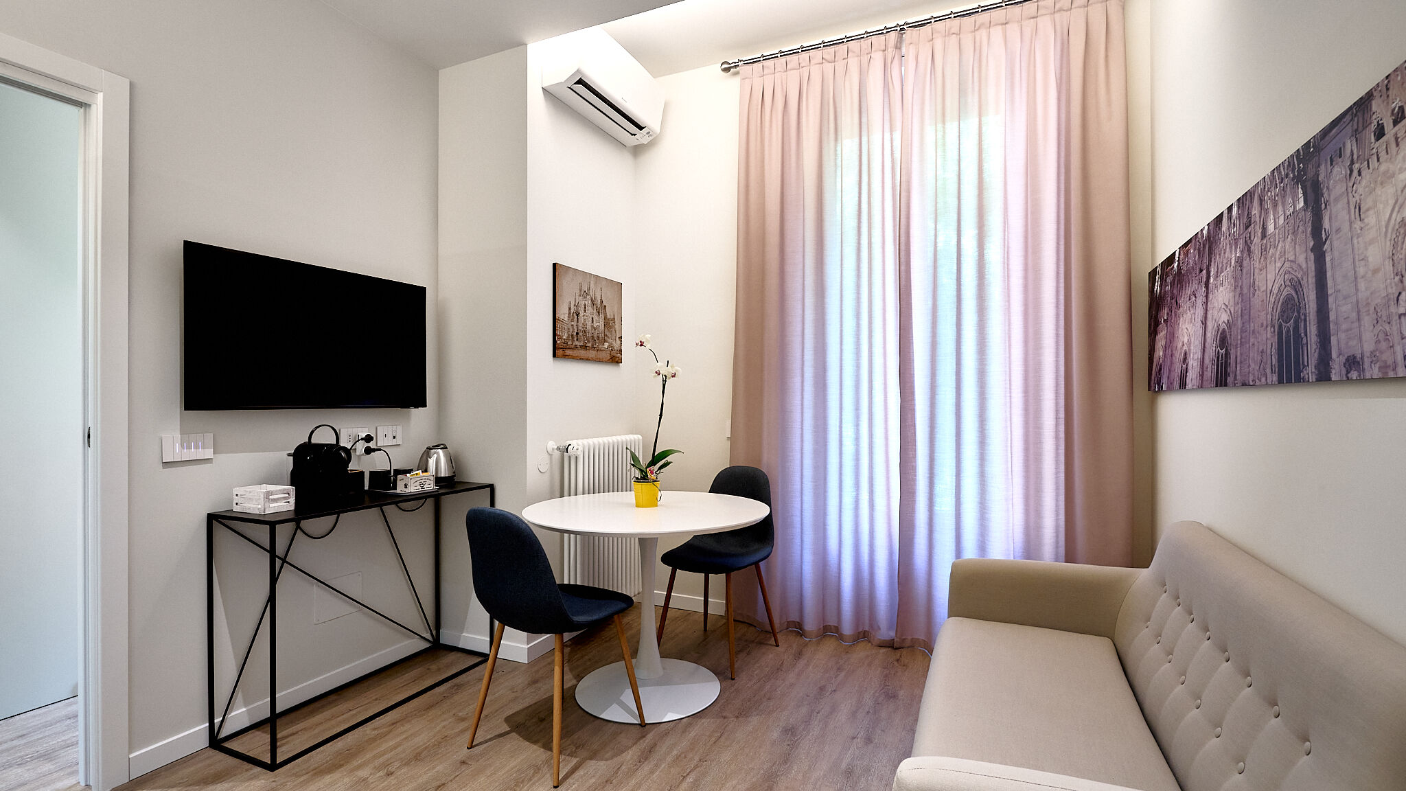 Italianway Milano Yellow Donatello Charming suite by Hospity