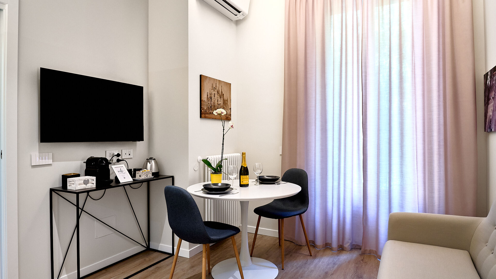 Italianway Milano Yellow Donatello Charming suite by Hospity