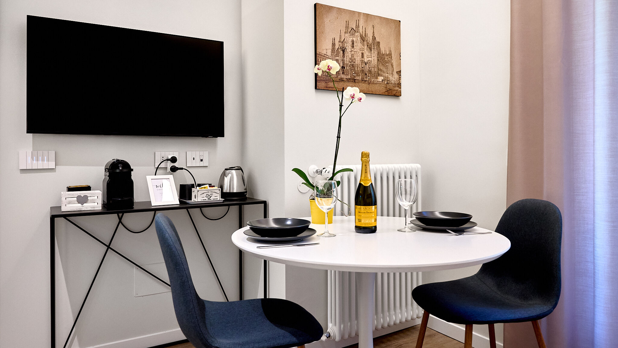 Italianway Milano Yellow Donatello Charming suite by Hospity