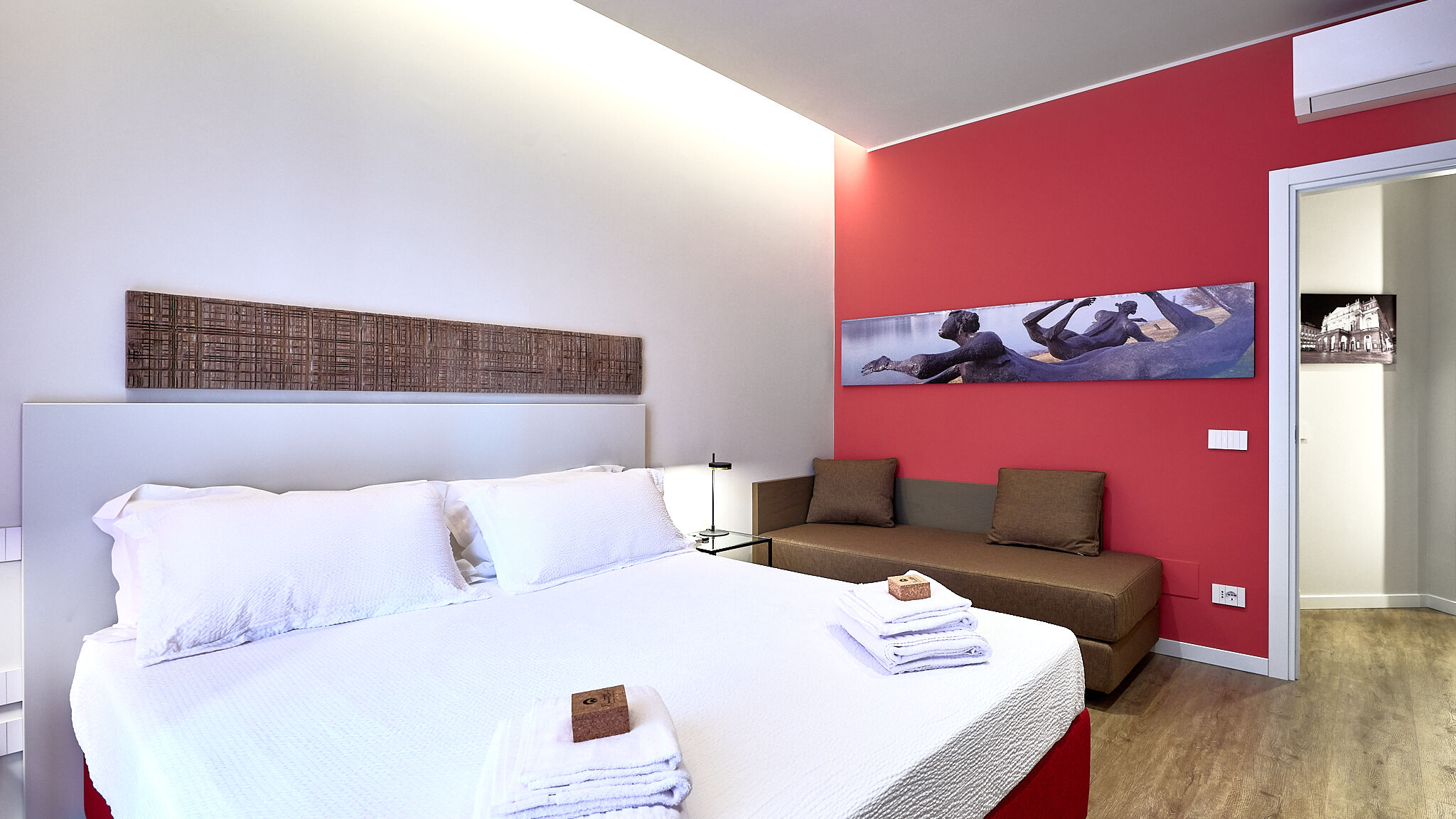 Italianway Milano Red Donatello Beauty and refined By Hospity