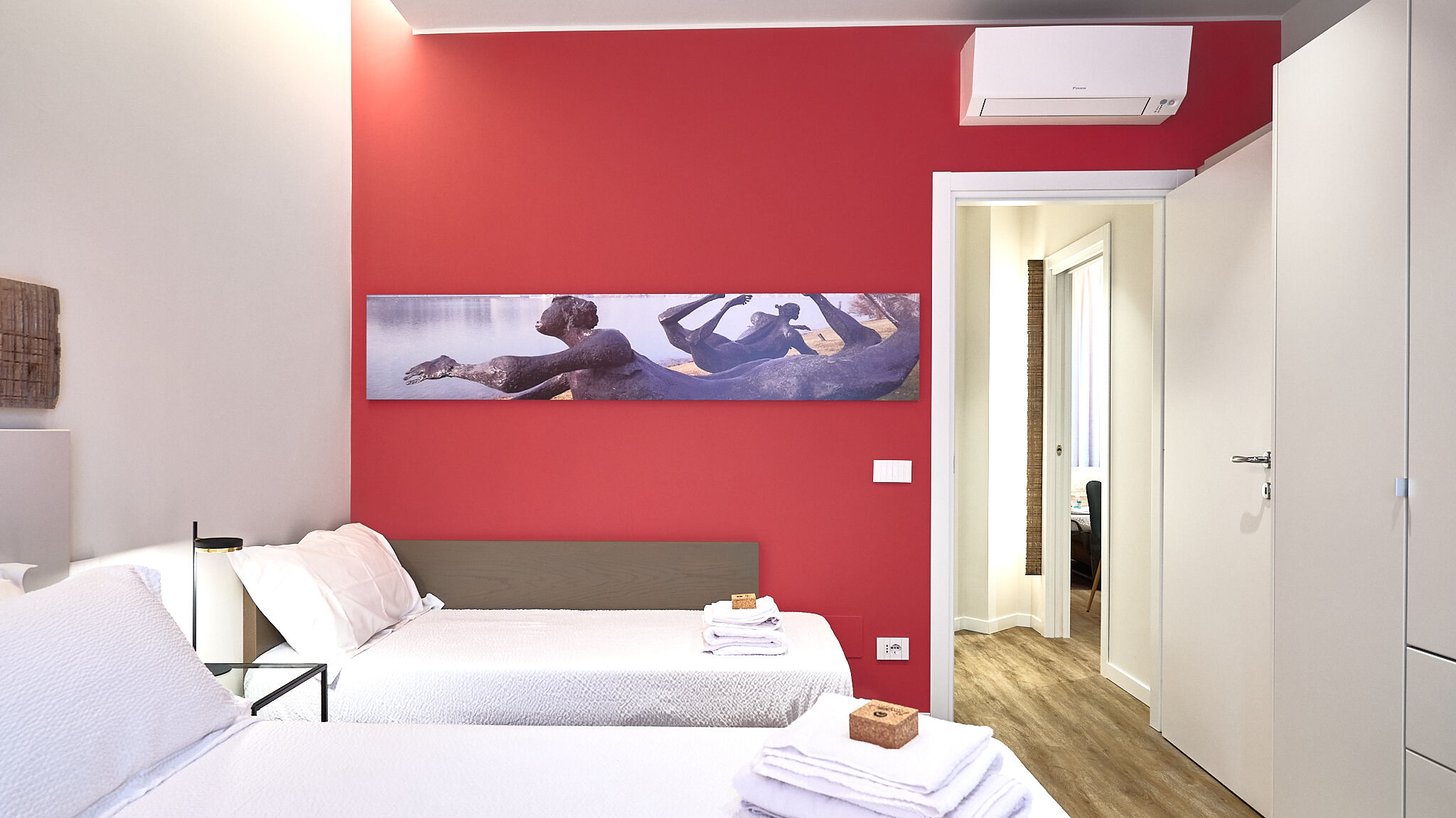 Italianway Milano Red Donatello Beauty and refined By Hospity