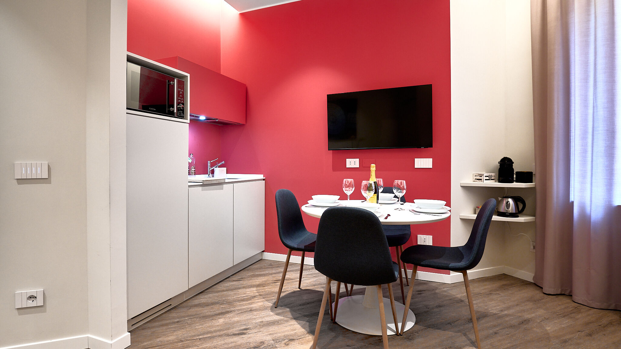 Italianway Milano Red Donatello Beauty and refined By Hospity