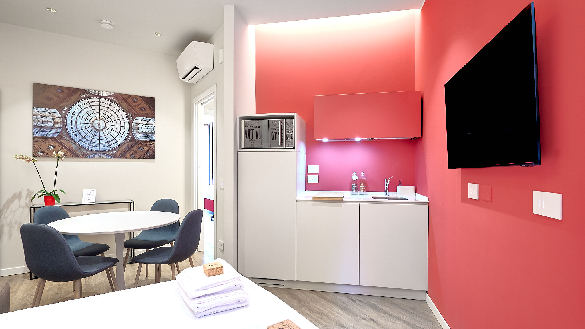 Italianway Milano Red Donatello Beauty and refined By Hospity