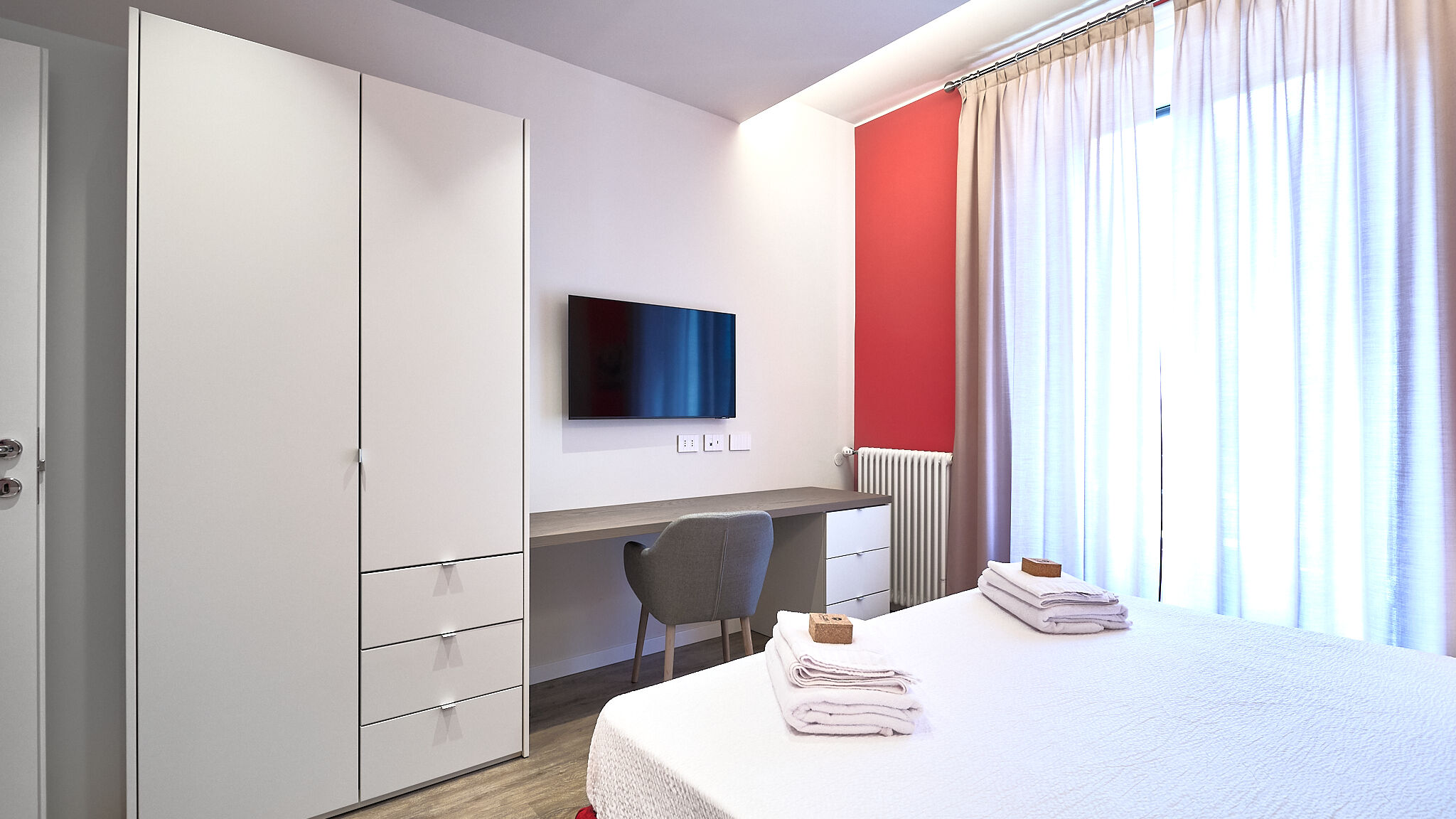 Italianway Milano Red Donatello Beauty and refined By Hospity