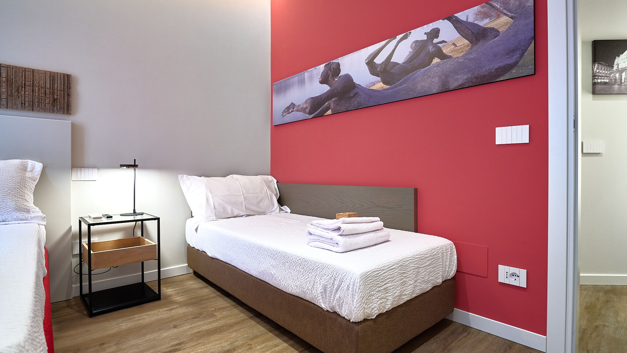 Italianway Milano Red Donatello Beauty and refined By Hospity