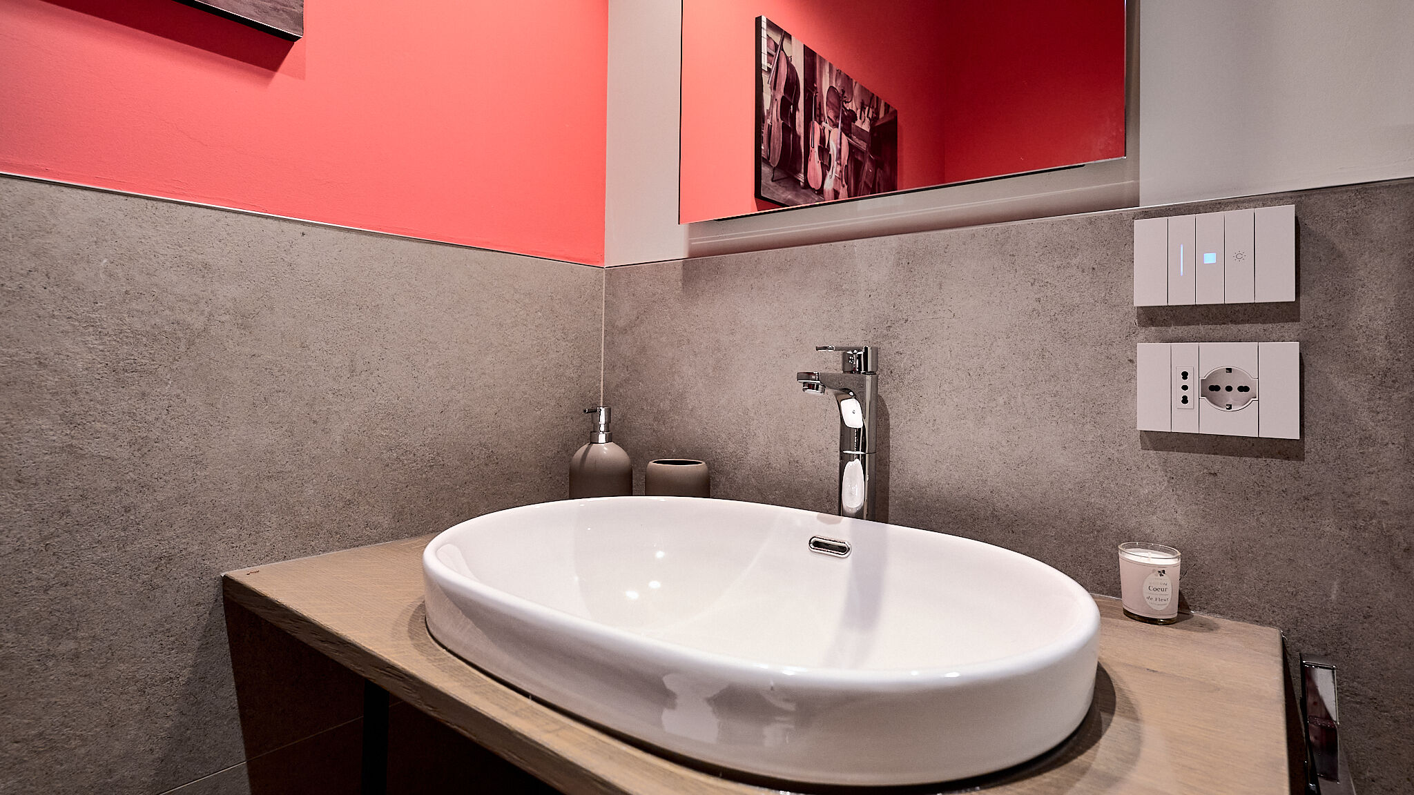 Italianway Milano Red Donatello Beauty and refined By Hospity