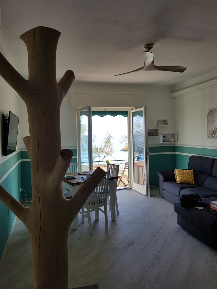 Italianway Monterosso al Mare Mori's Beautiful Sea front Apartment - With A/C