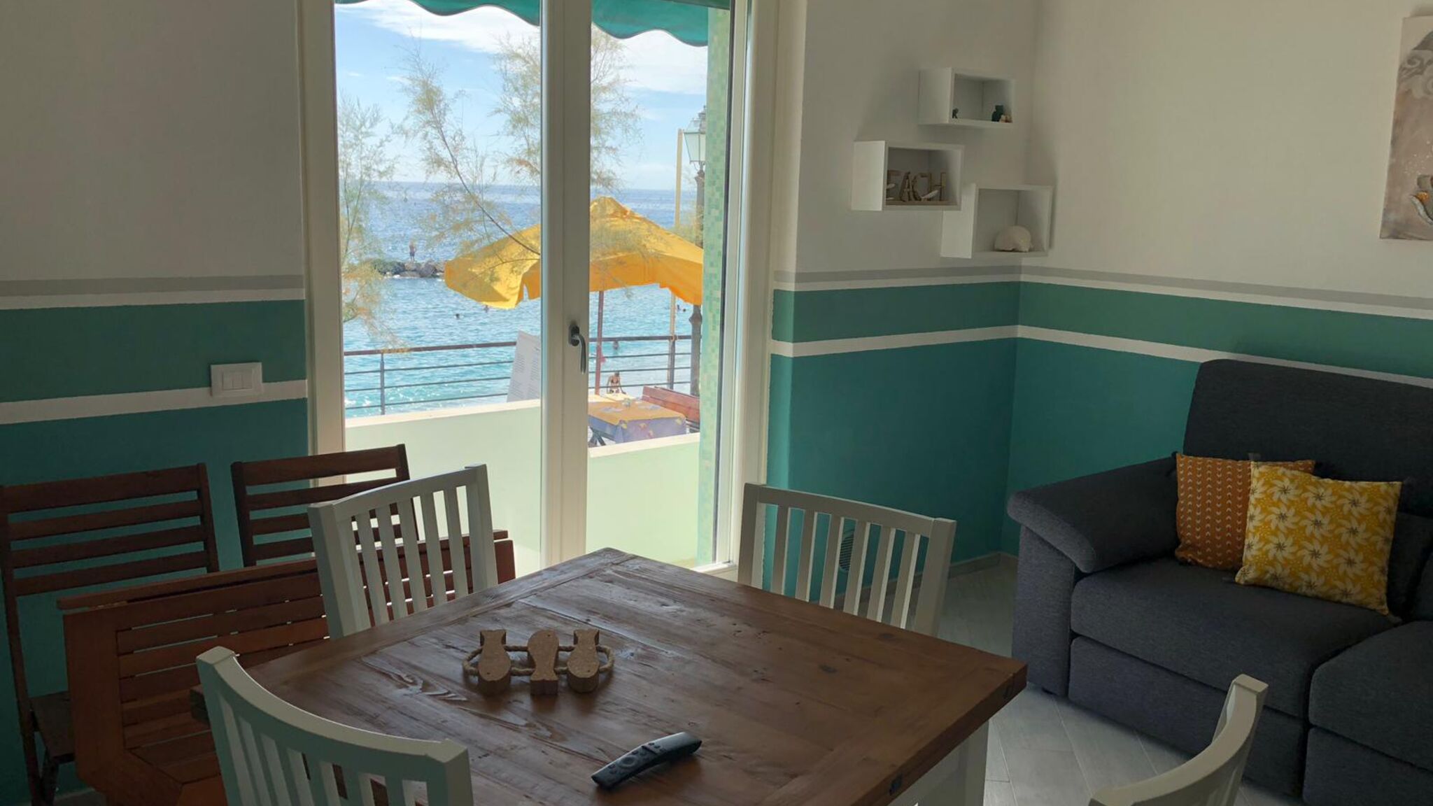 Italianway Monterosso al Mare Mori's Beautiful Sea front Apartment - With A/C