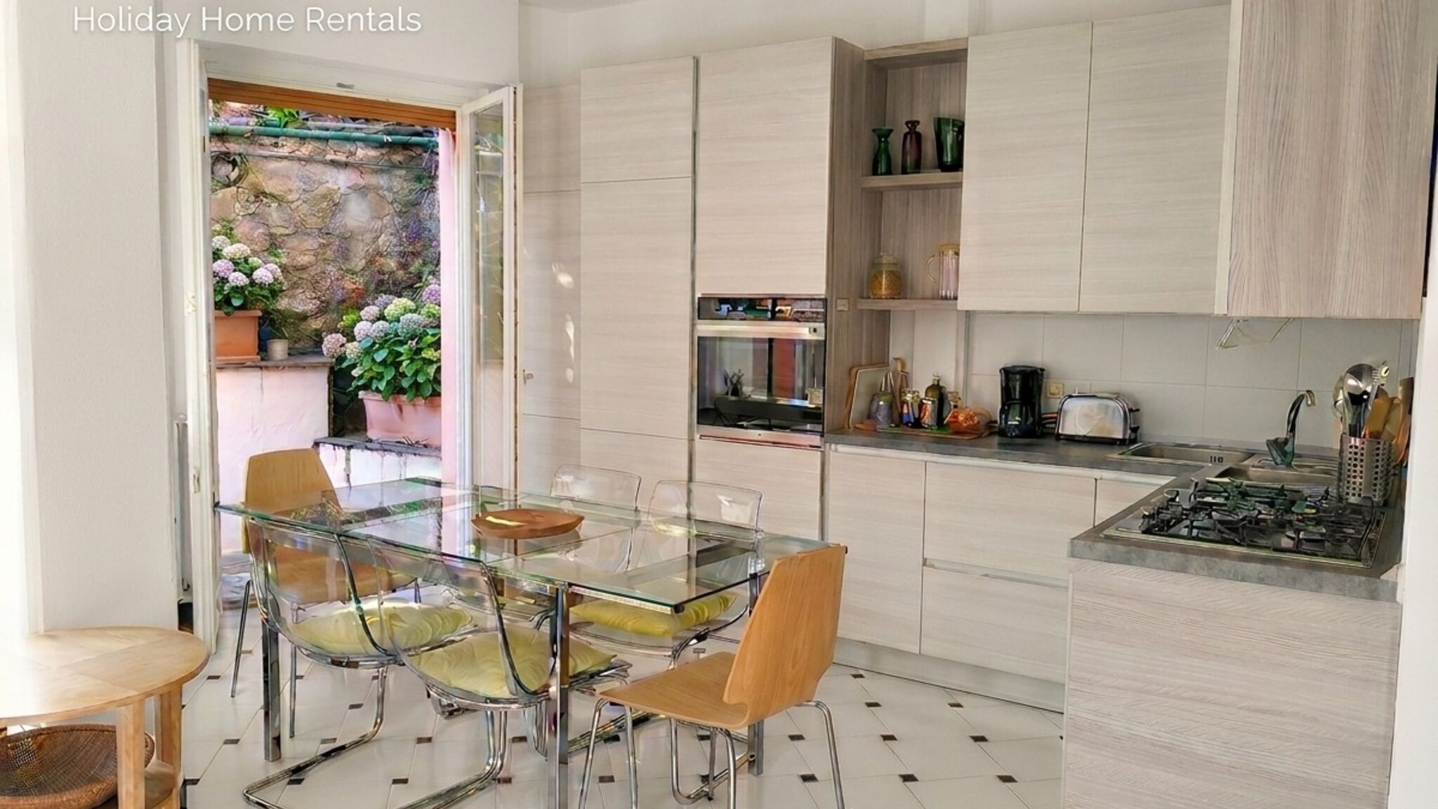 Italianway Monterosso al Mare Serena's Beach Side Apt with Parking and A/C