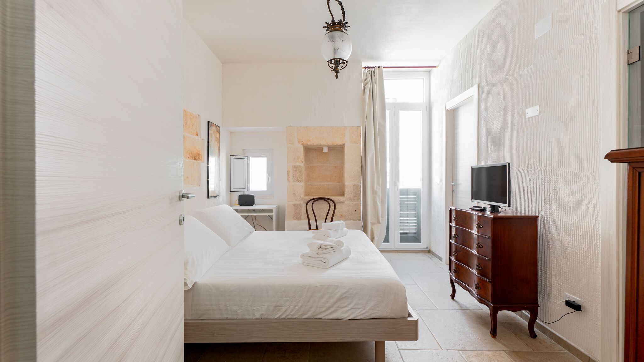 MONHOLIDAY - ospitalità e servizi per il turismo Monopoli Napulè by Monholiday