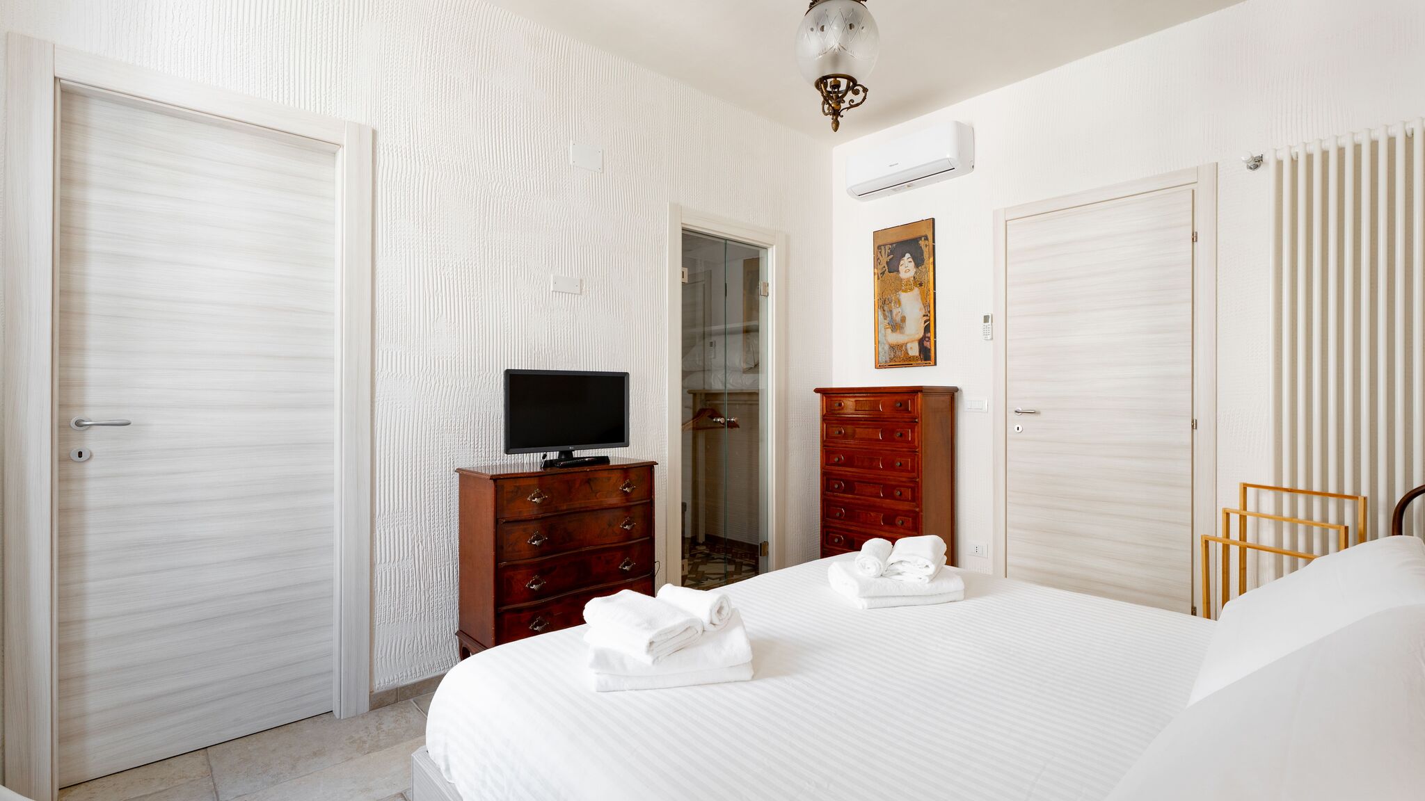 MONHOLIDAY - ospitalità e servizi per il turismo Monopoli Napulè by Monholiday