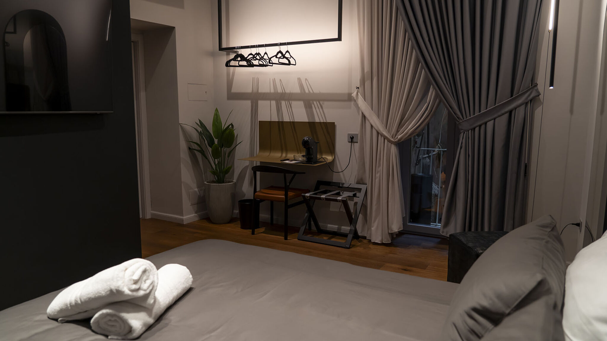 Italianway Napoli Via Chiaia 123 - Camera Grafite