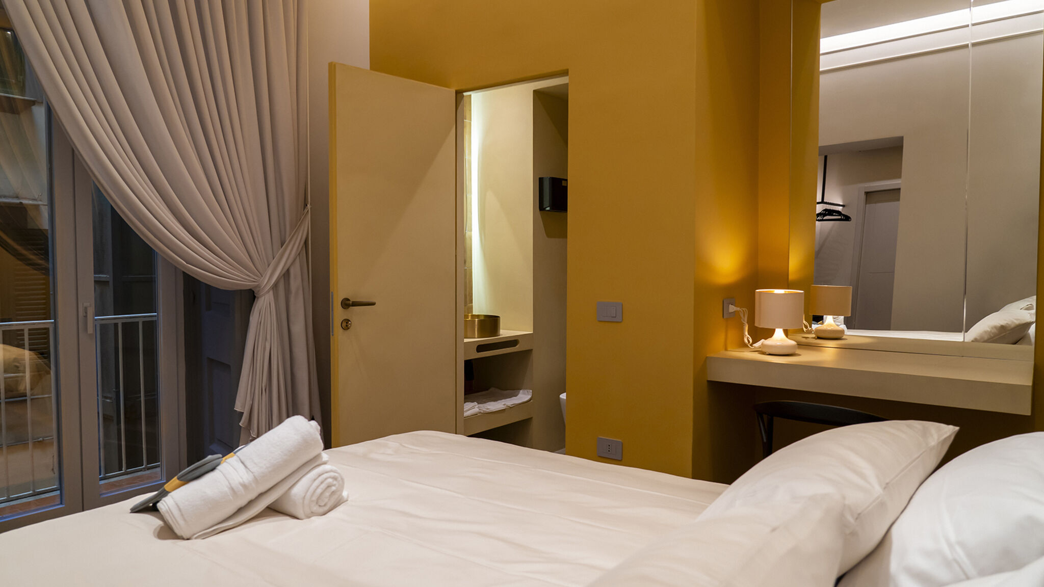 Italianway Napoli Via Chiaia 123 - Camera Oro