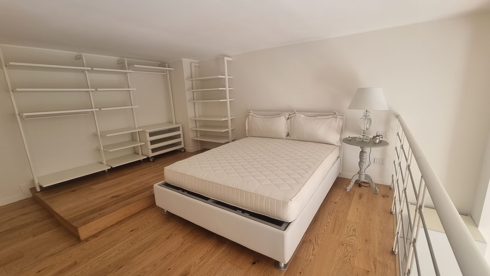 Italianway Milano Total White Loft Bocconi 