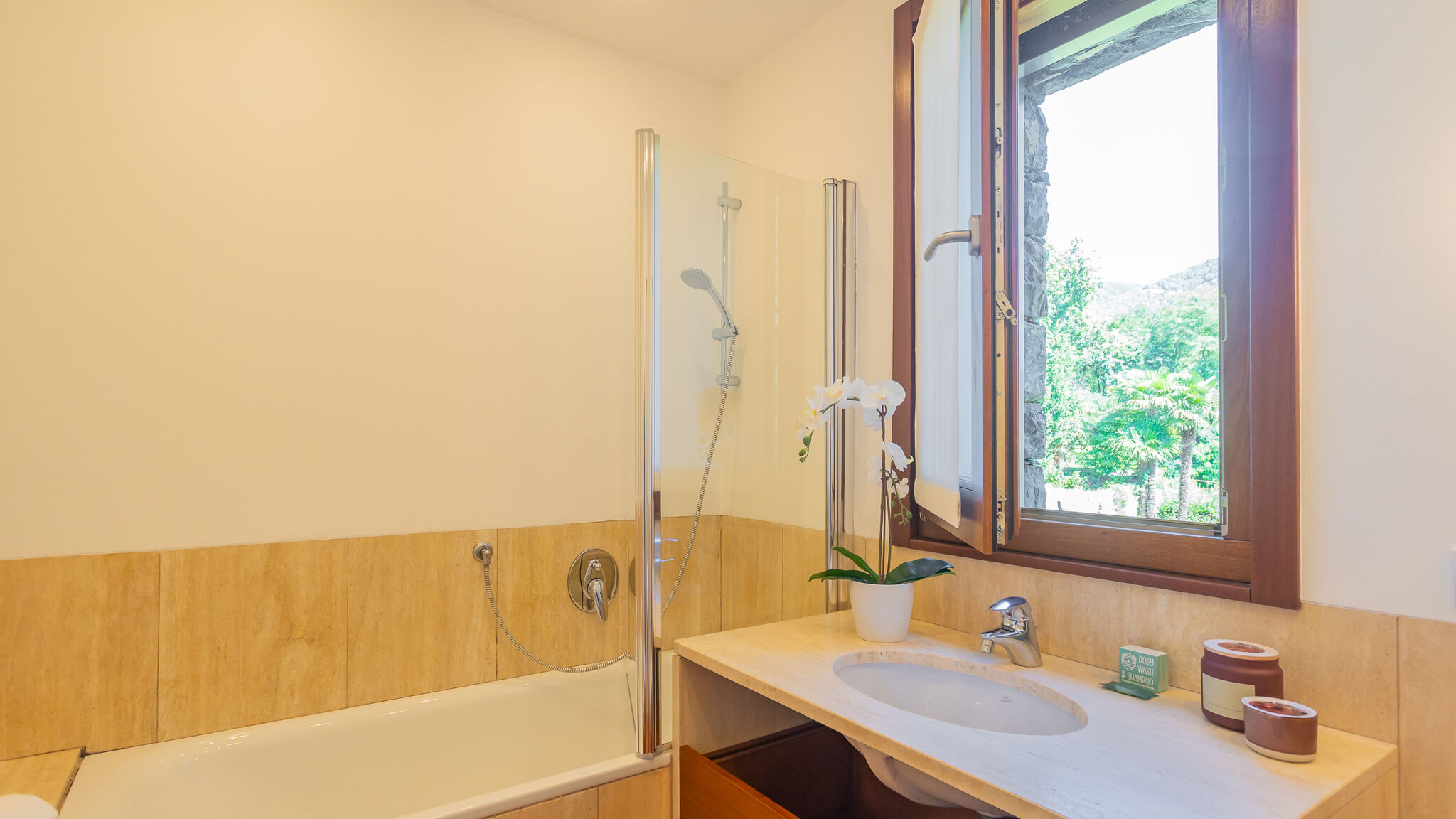 RentAllComo Como Villa Infinity