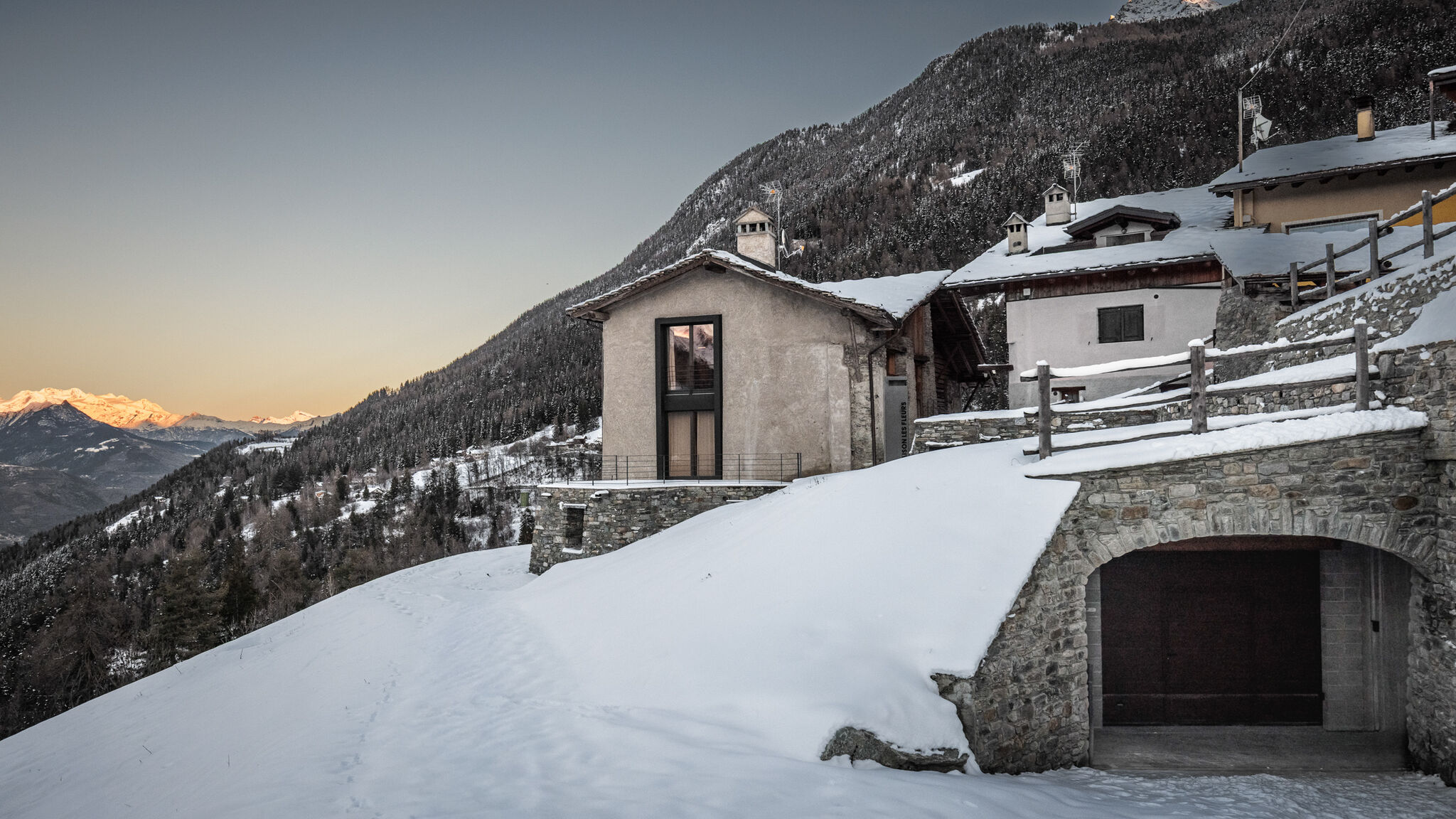 Italianway Gressan Chalet Les Fleurs - Scenic Alpine Retreat 